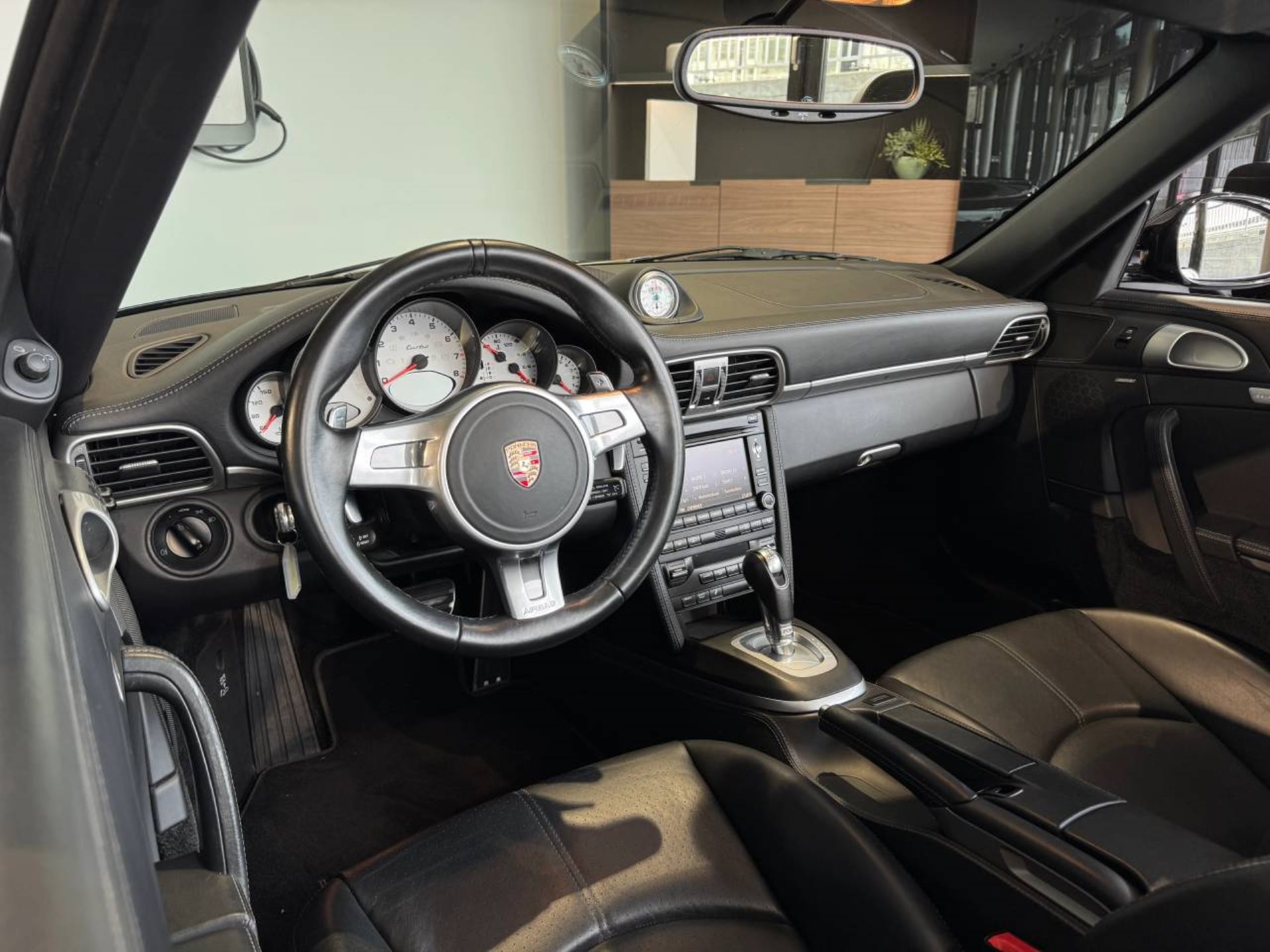 PORSCHE 911 Turbo Cabriolet-image-16