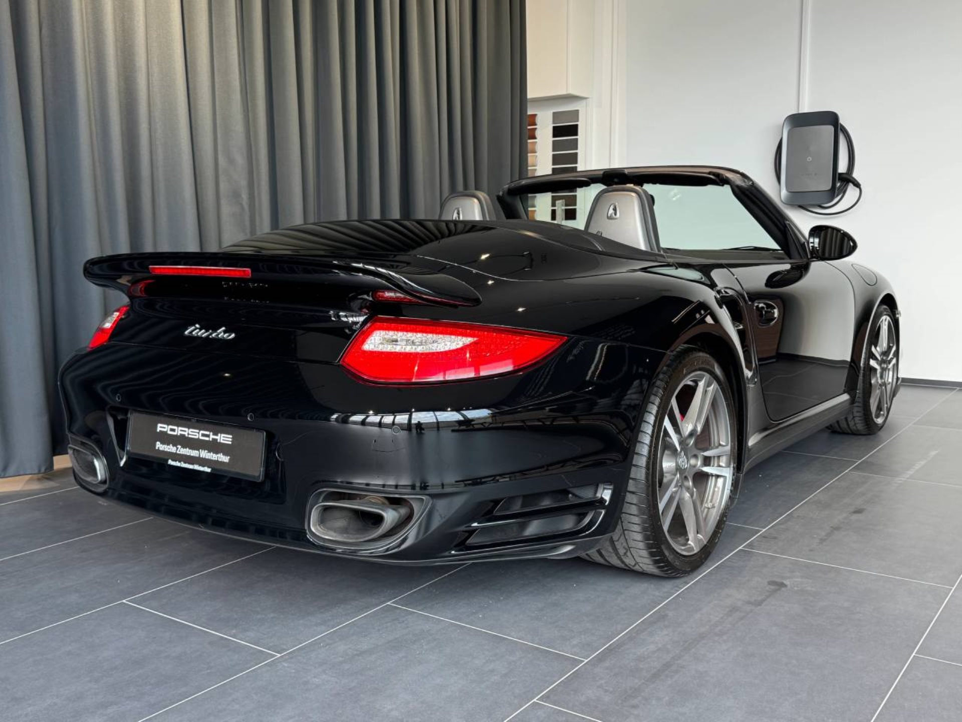 PORSCHE 911 Turbo Cabriolet-showroom-element-2