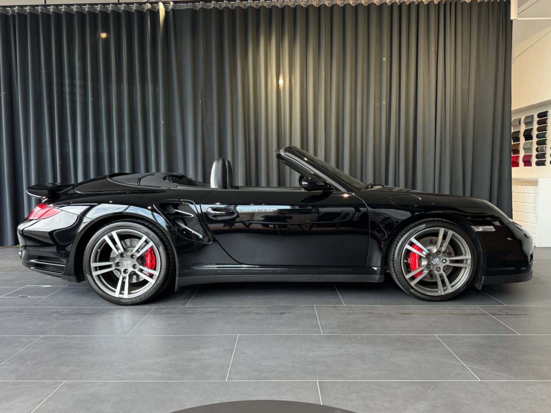 PORSCHE 911 Turbo Cabriolet-image-7