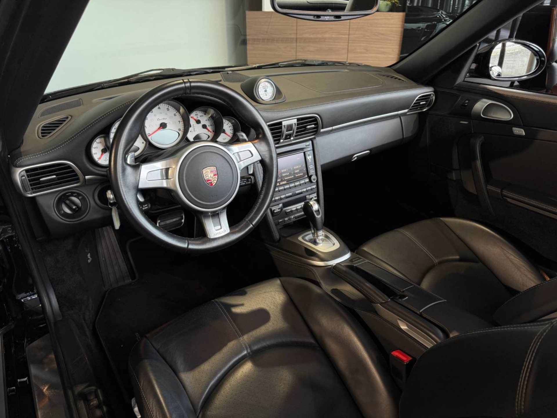 PORSCHE 911 Turbo Cabriolet-image-15