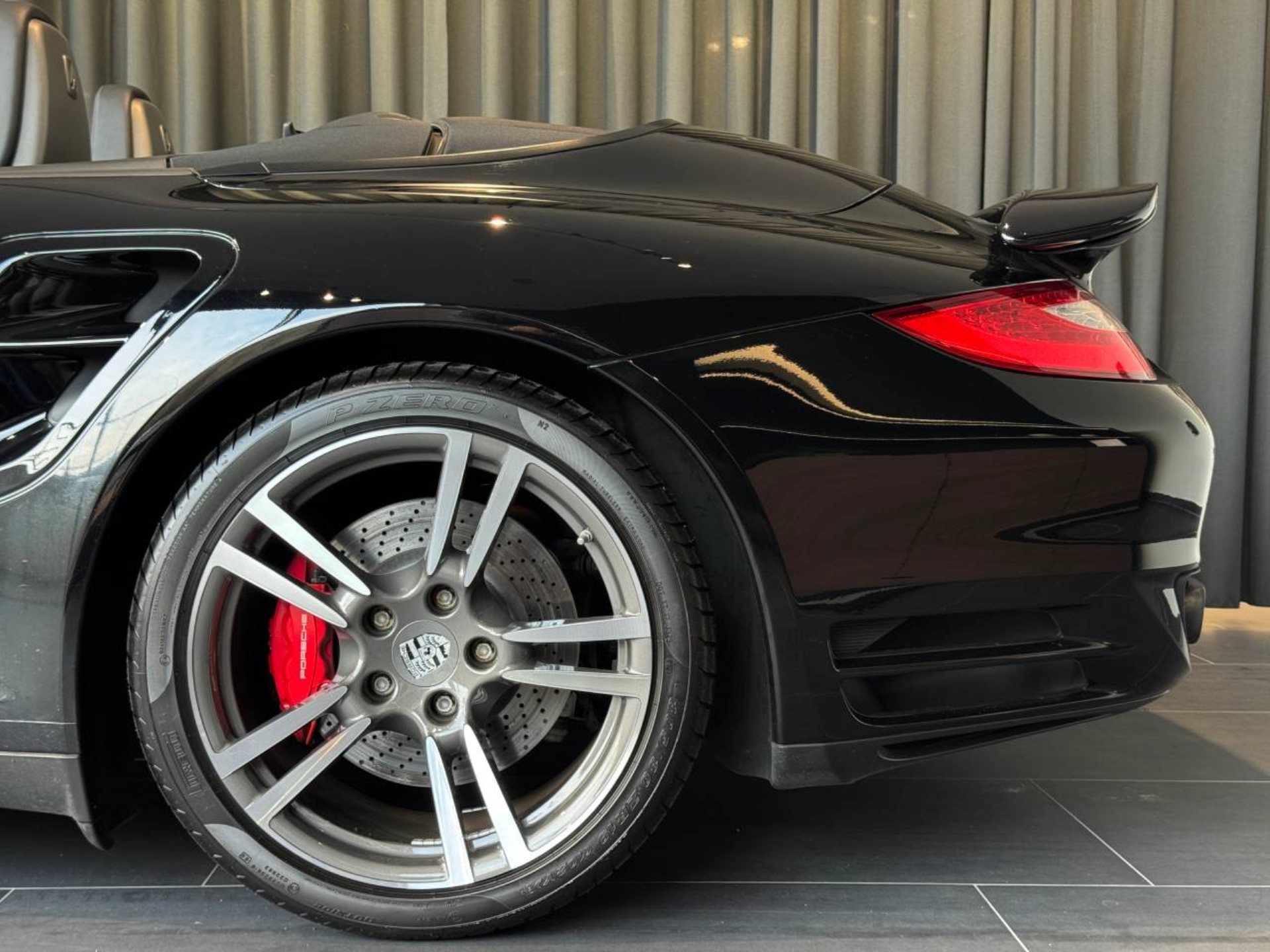 PORSCHE 911 Turbo Cabriolet-image-12
