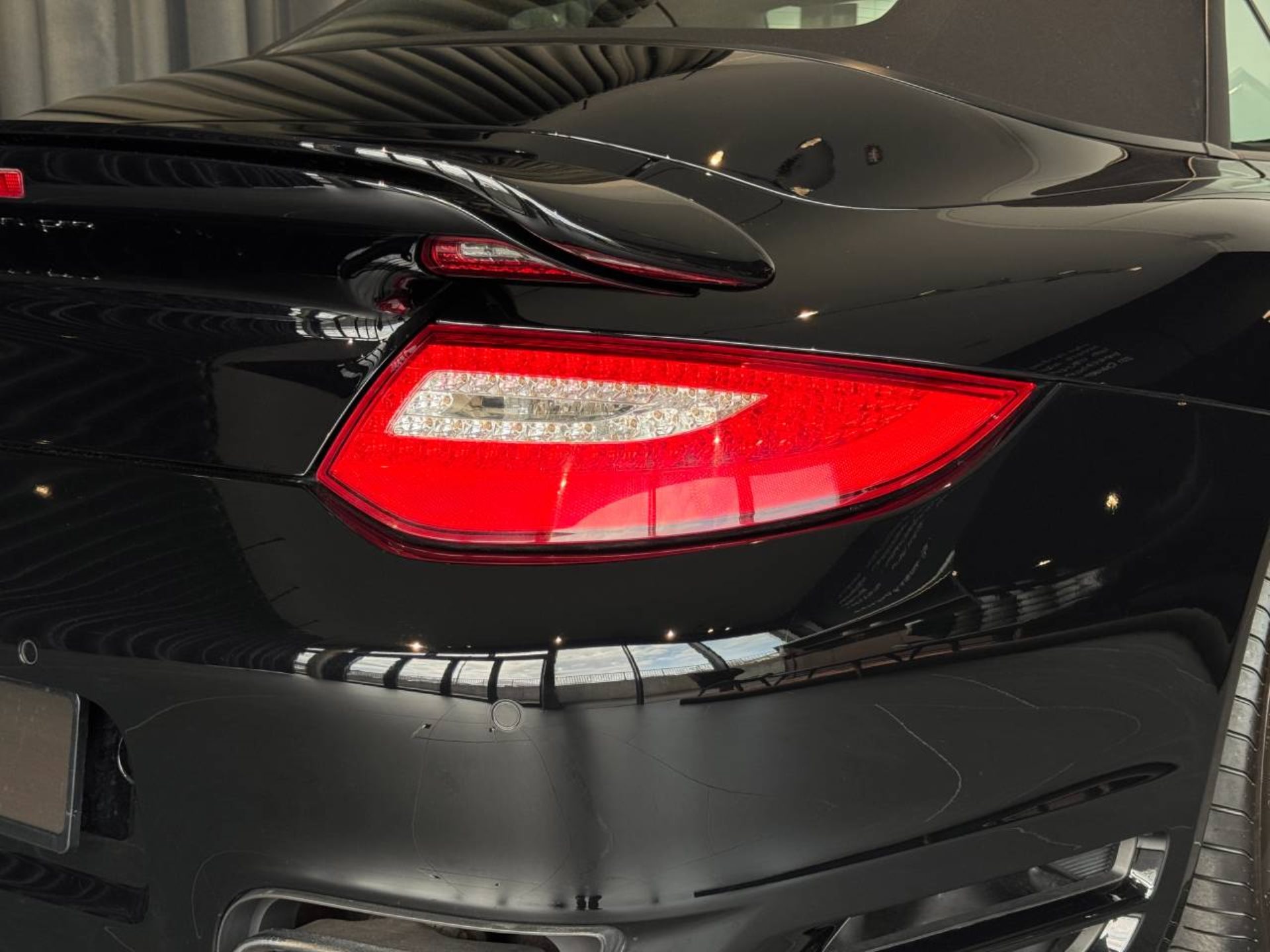 PORSCHE 911 Turbo Cabriolet-image-36
