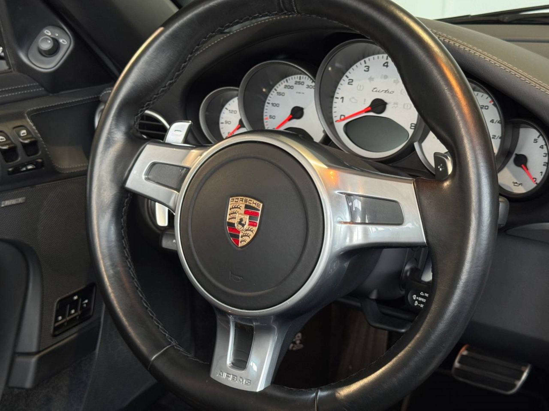 PORSCHE 911 Turbo Cabriolet-image-20
