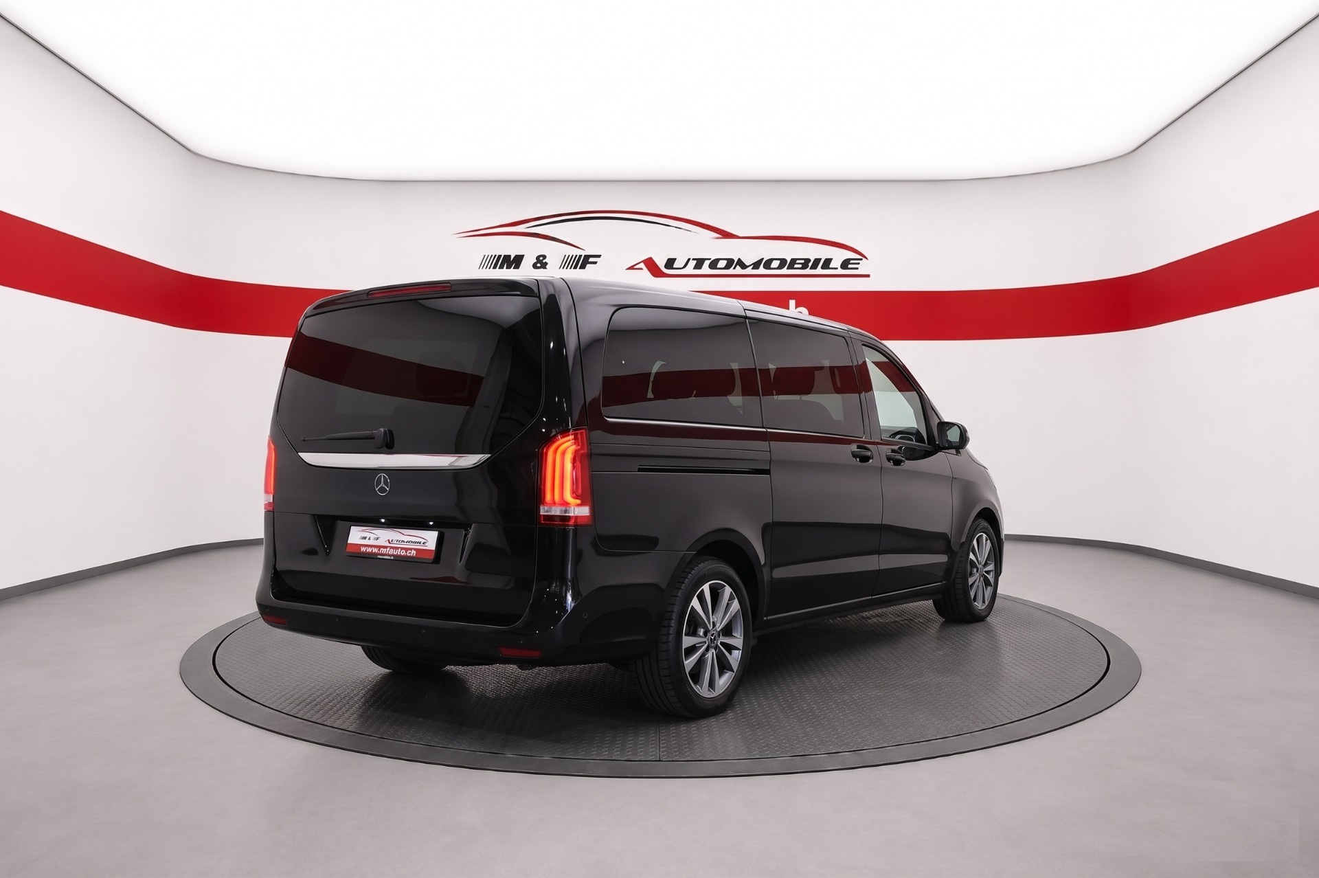 MERCEDES-BENZ V 250 d lang 4matic Van-image-6