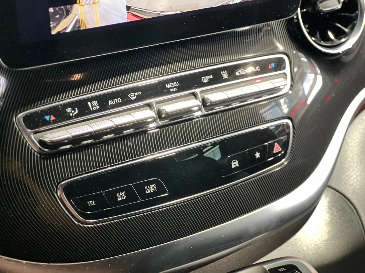 MERCEDES-BENZ V 250 d lang 4matic Van-image-15