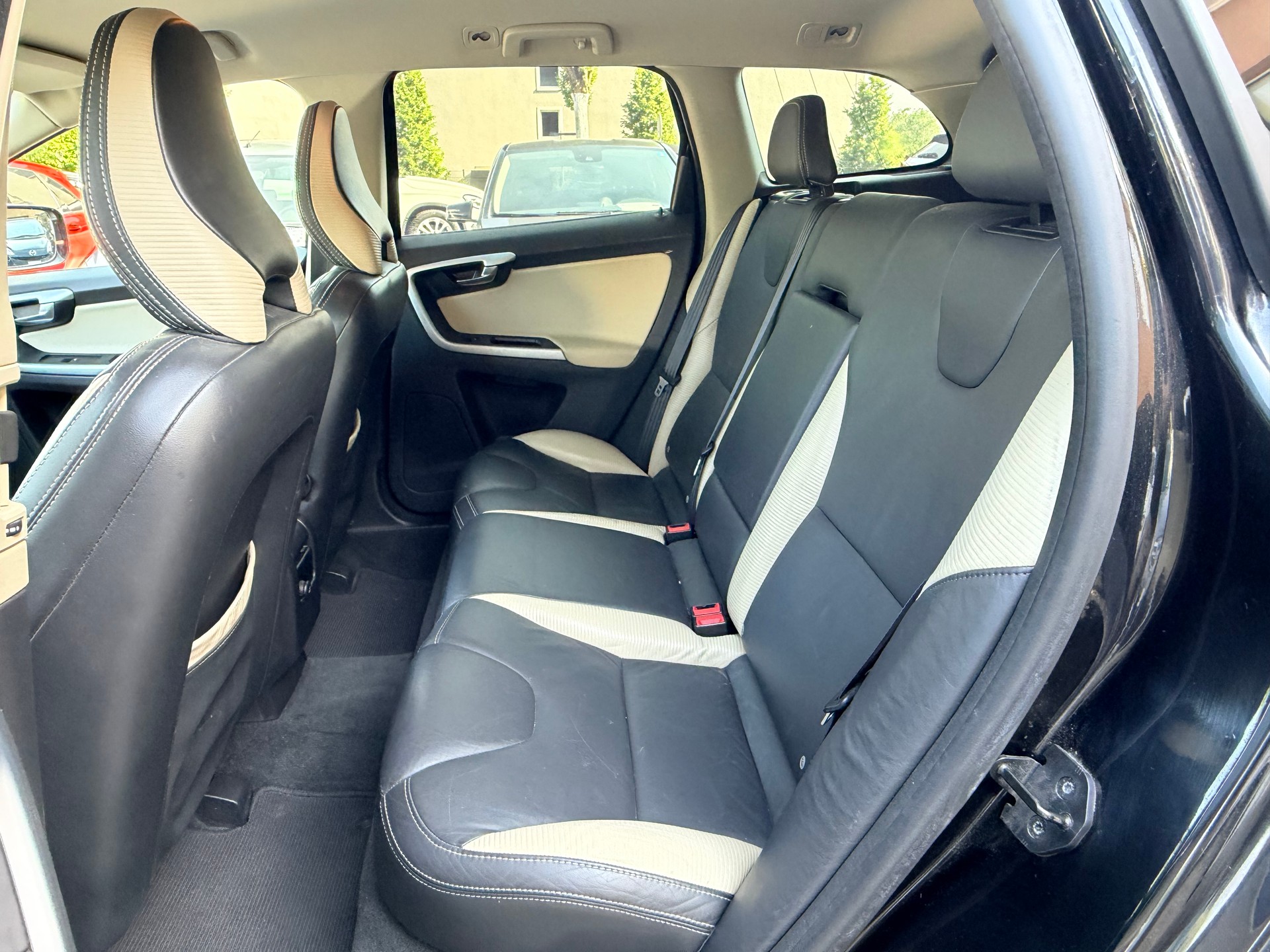 VOLVO XC60 T6 AWD R-Design Geartronic-image-19