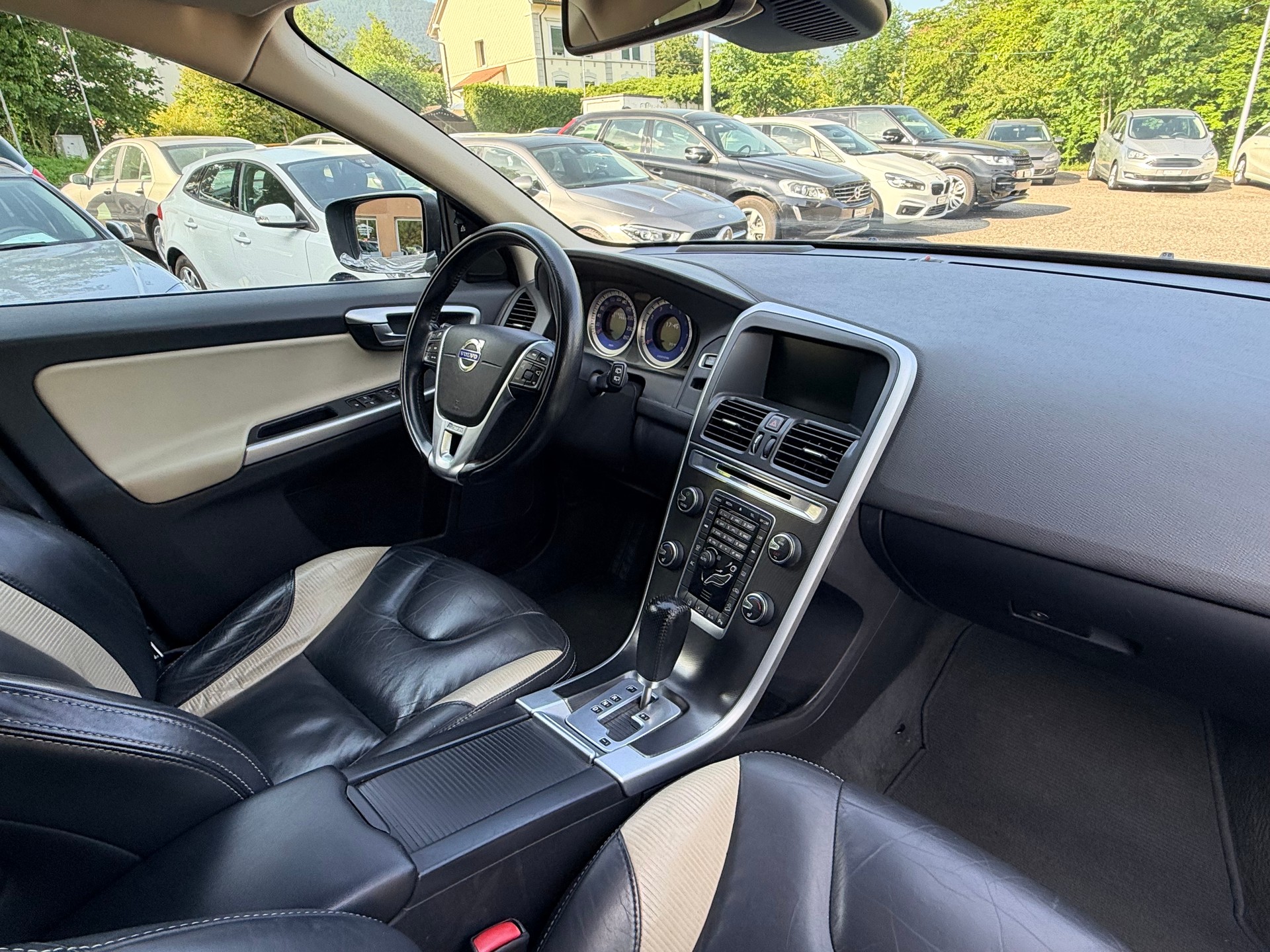 VOLVO XC60 T6 AWD R-Design Geartronic-image-21