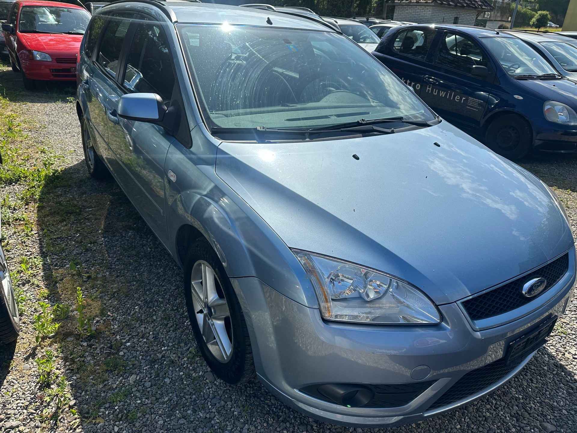 FORD Focus 2.0i Ghia-image-1