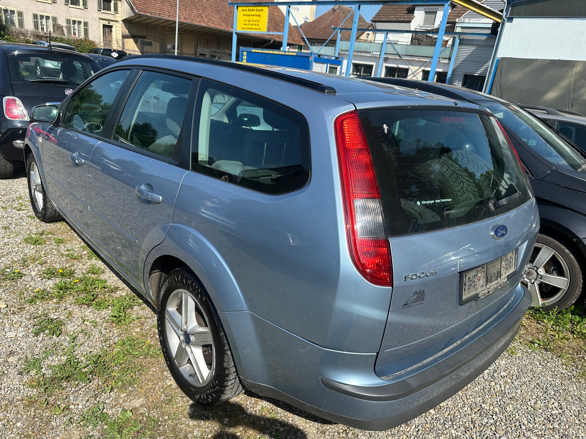 FORD Focus 2.0i Ghia-image-3
