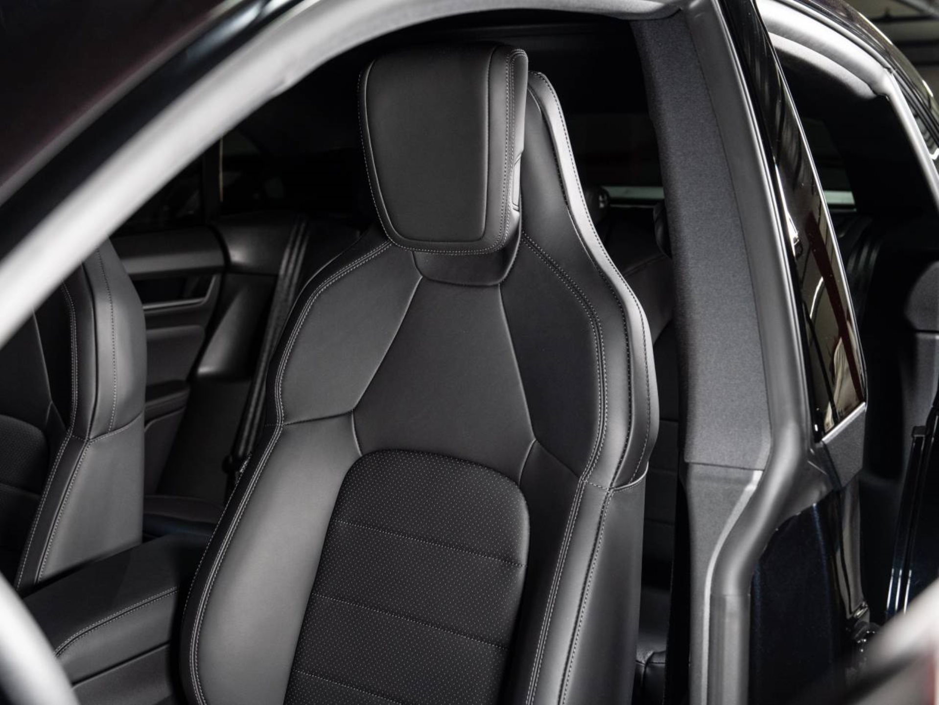 PORSCHE Macan 4S-image-15