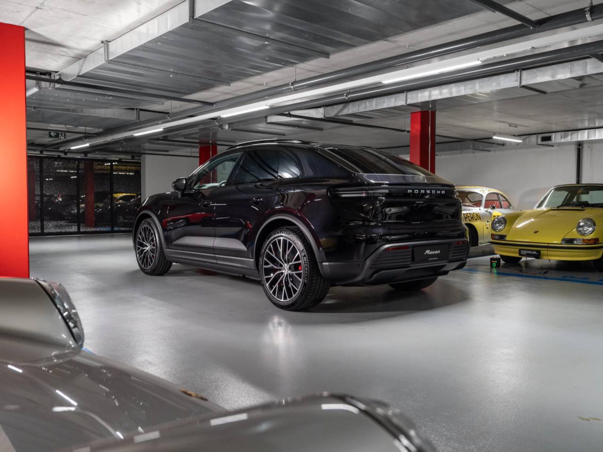 PORSCHE Macan 4S-showroom-element-2