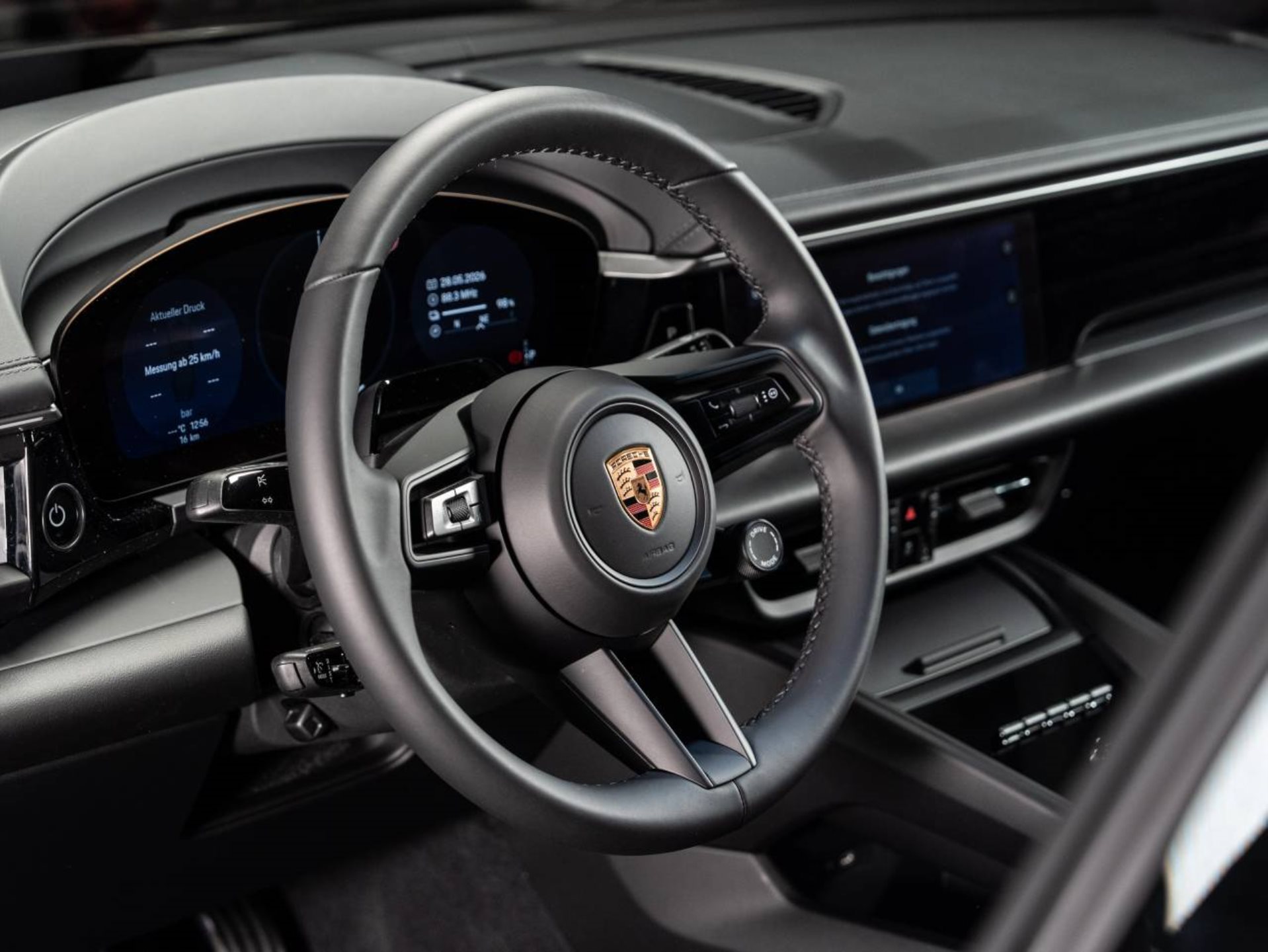 PORSCHE Macan 4S-image-8