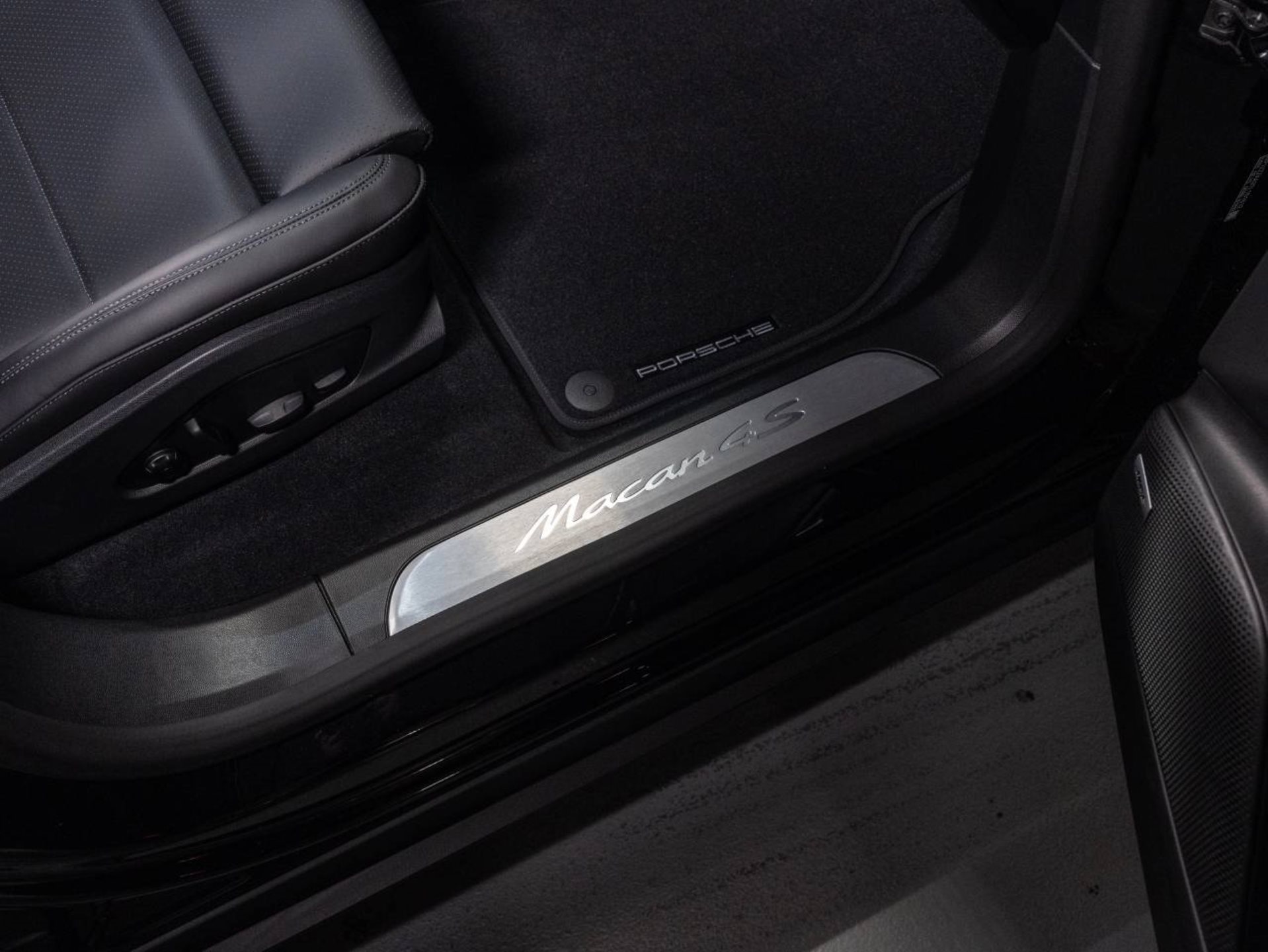 PORSCHE Macan 4S-image-18