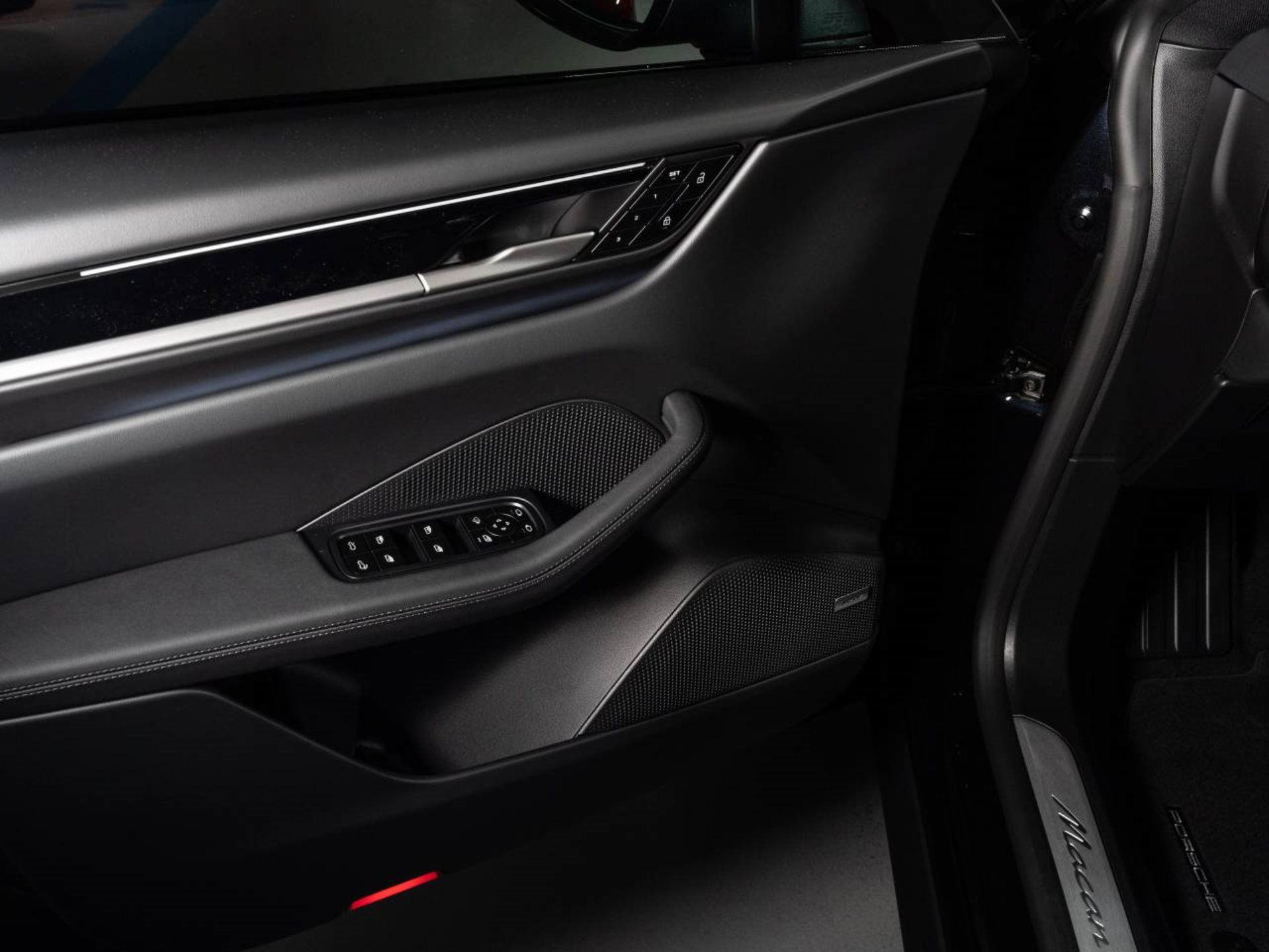 PORSCHE Macan 4S-image-16