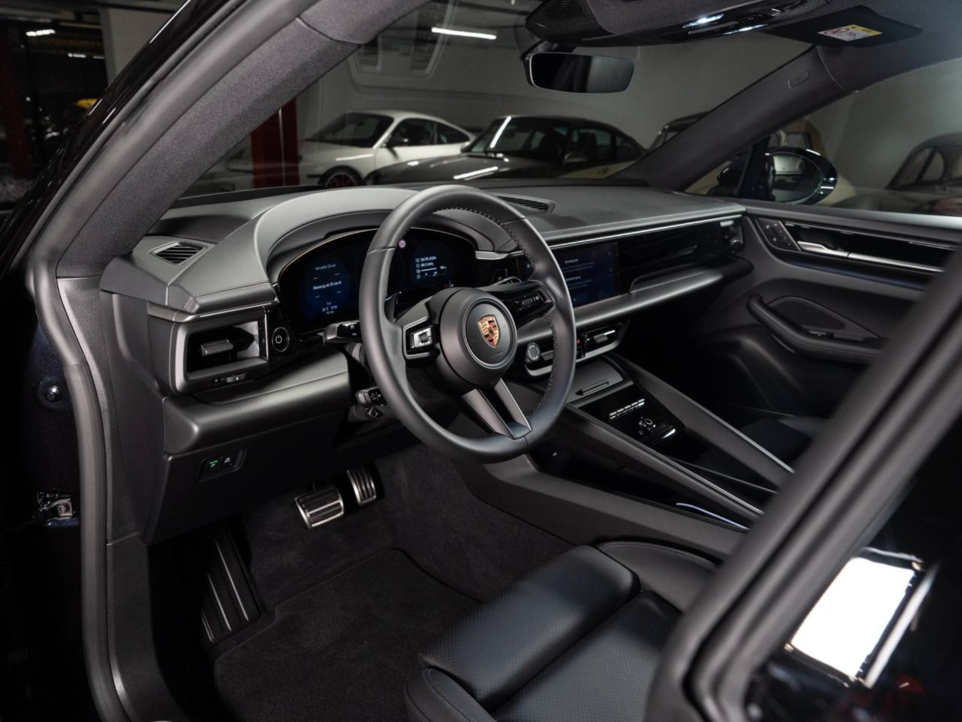 PORSCHE Macan 4S-showroom-element-3