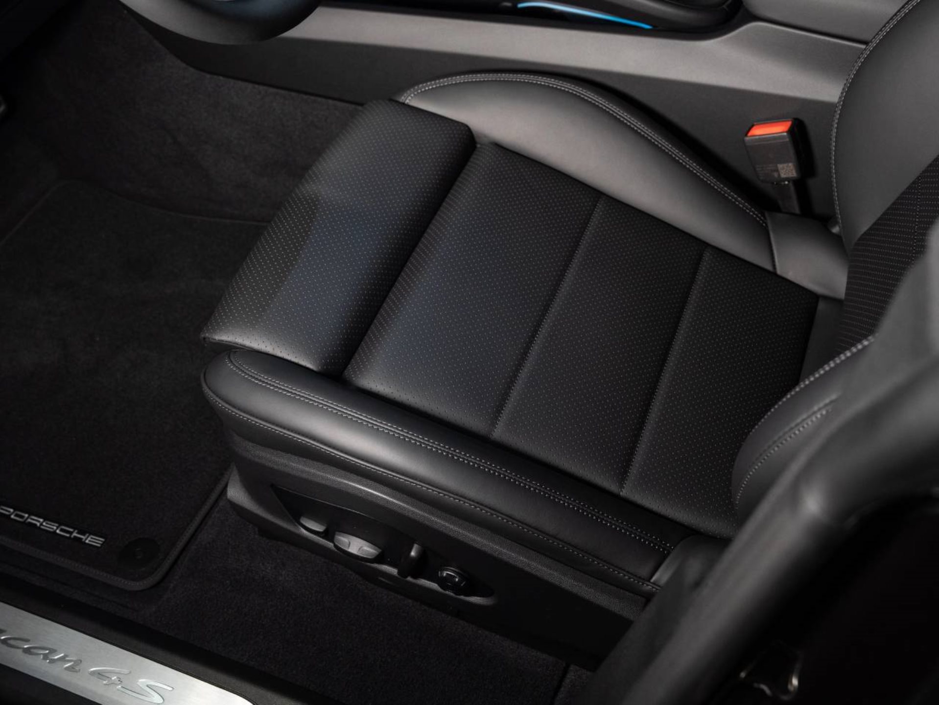 PORSCHE Macan 4S-image-14