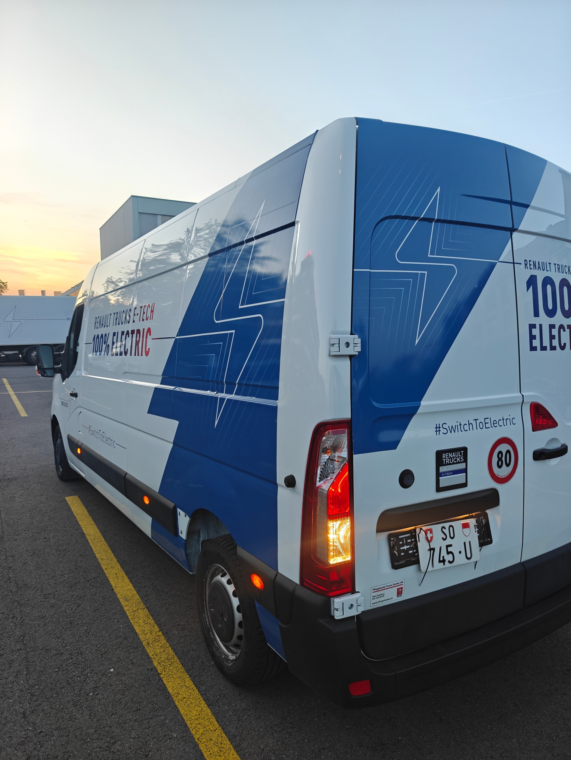 RENAULT E-Tech Electric EV52-image-2