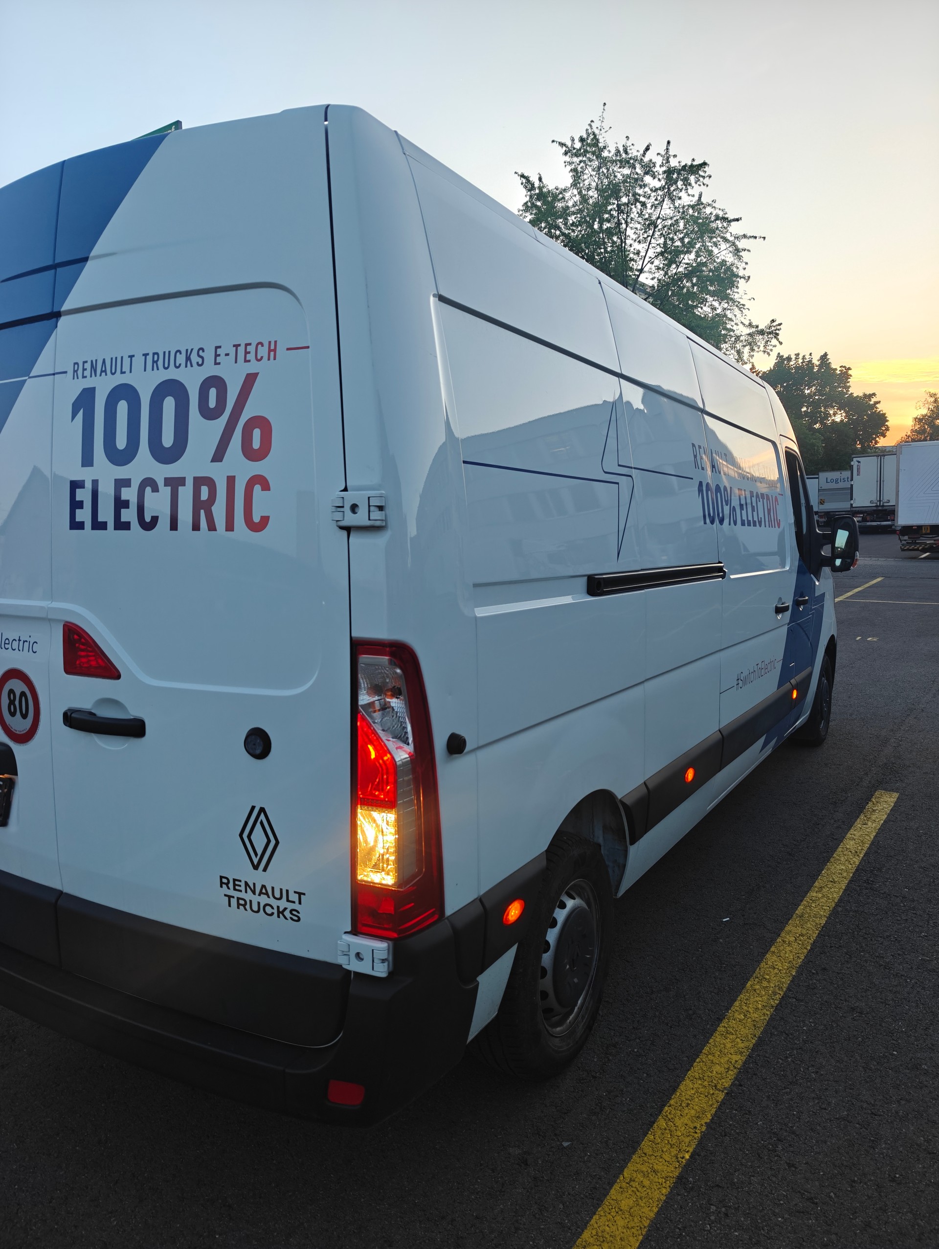 RENAULT E-Tech Electric EV52-image-8