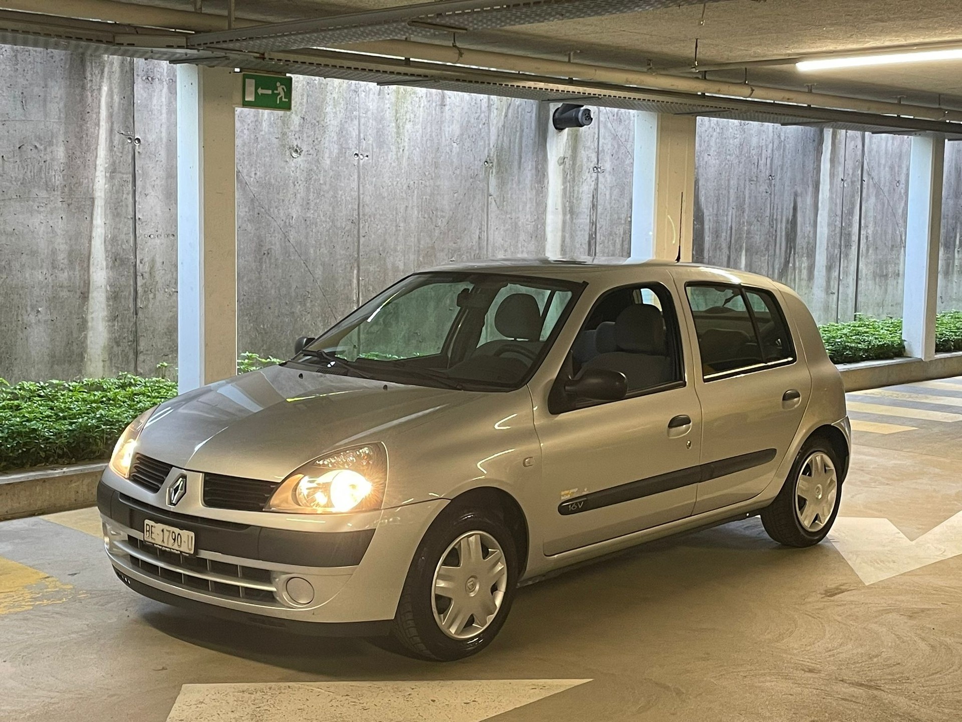 RENAULT Clio 1.2 16V Authentique Pack