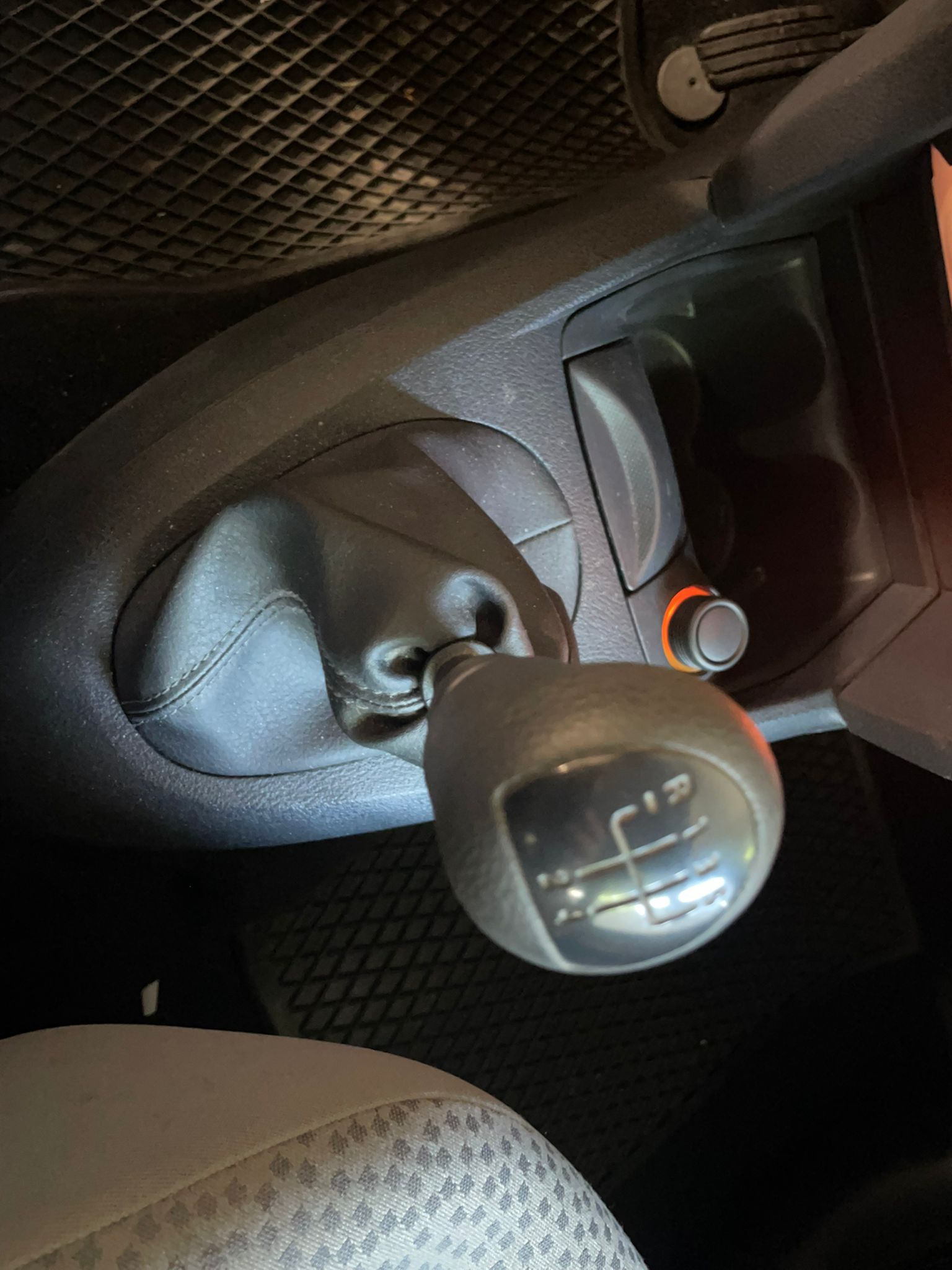 RENAULT Clio 1.2 16V Authentique Pack-image-12