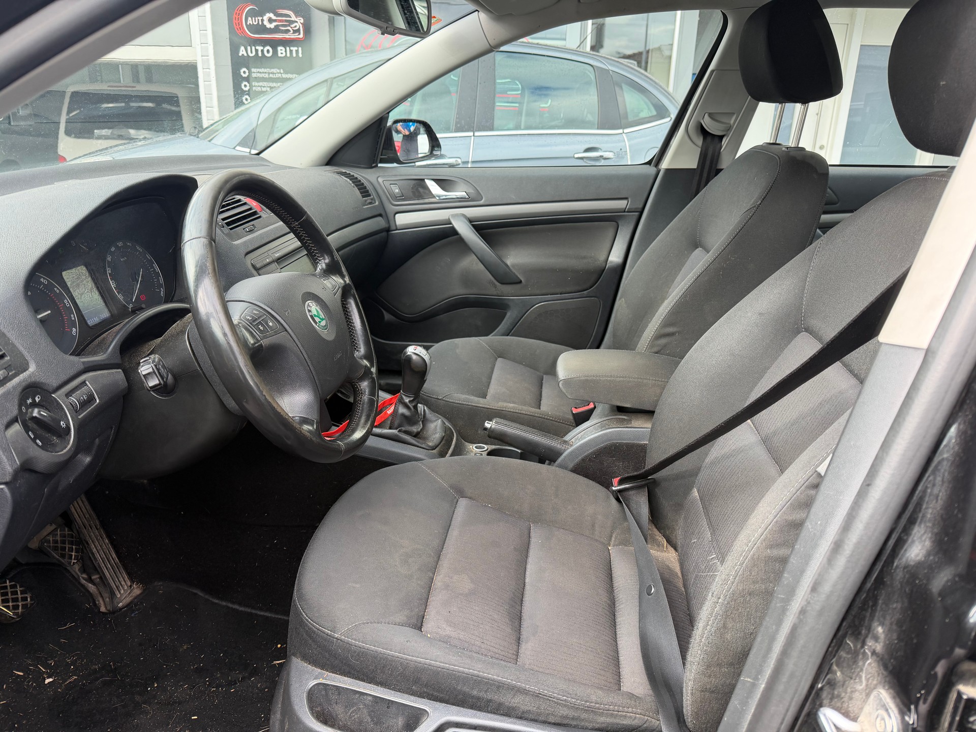 SKODA Octavia 2.0 TDI Adventure 4x4-image-5