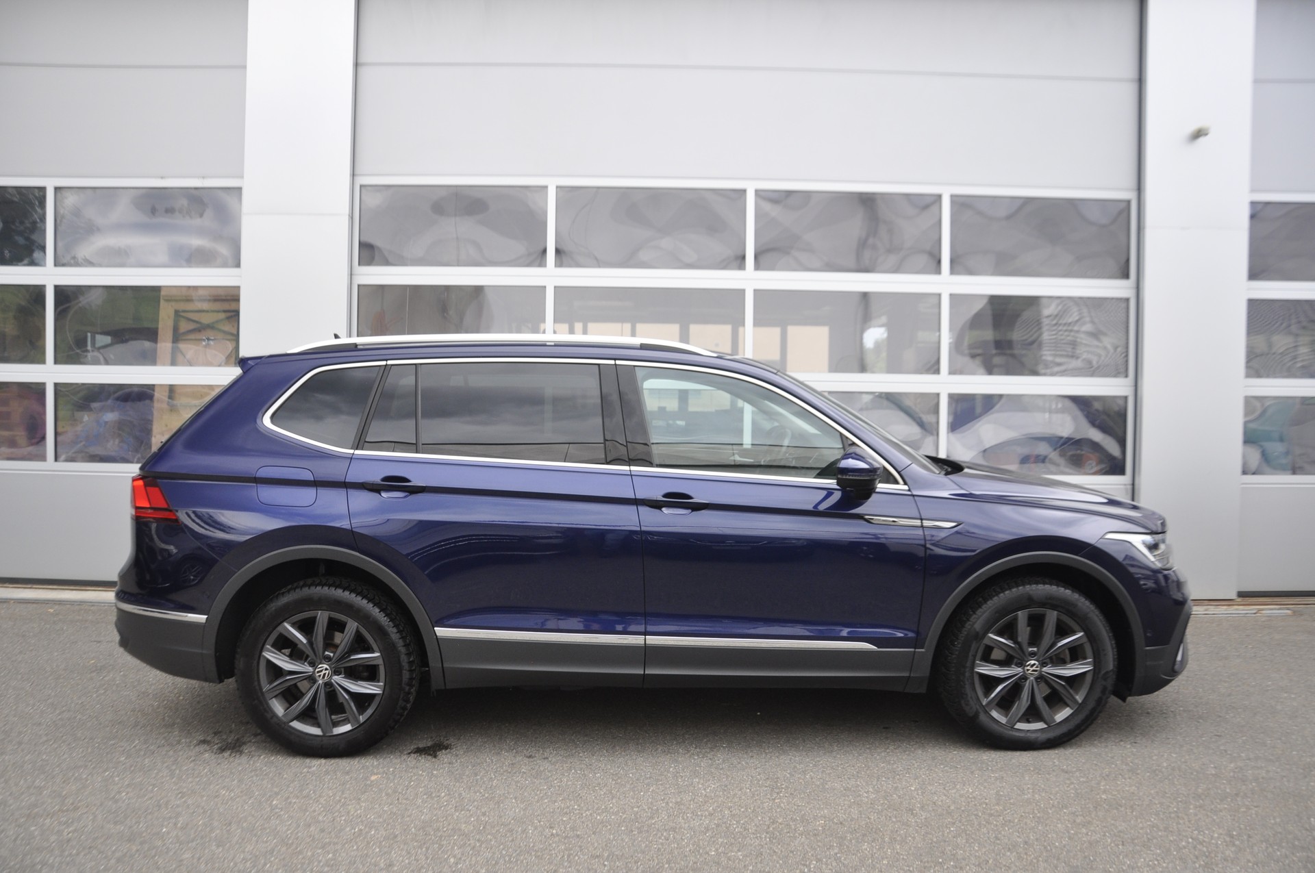 VW Tiguan Allspace 2.0 TDI SCR Life 4Motion DSG I 7 Plätze-image-1