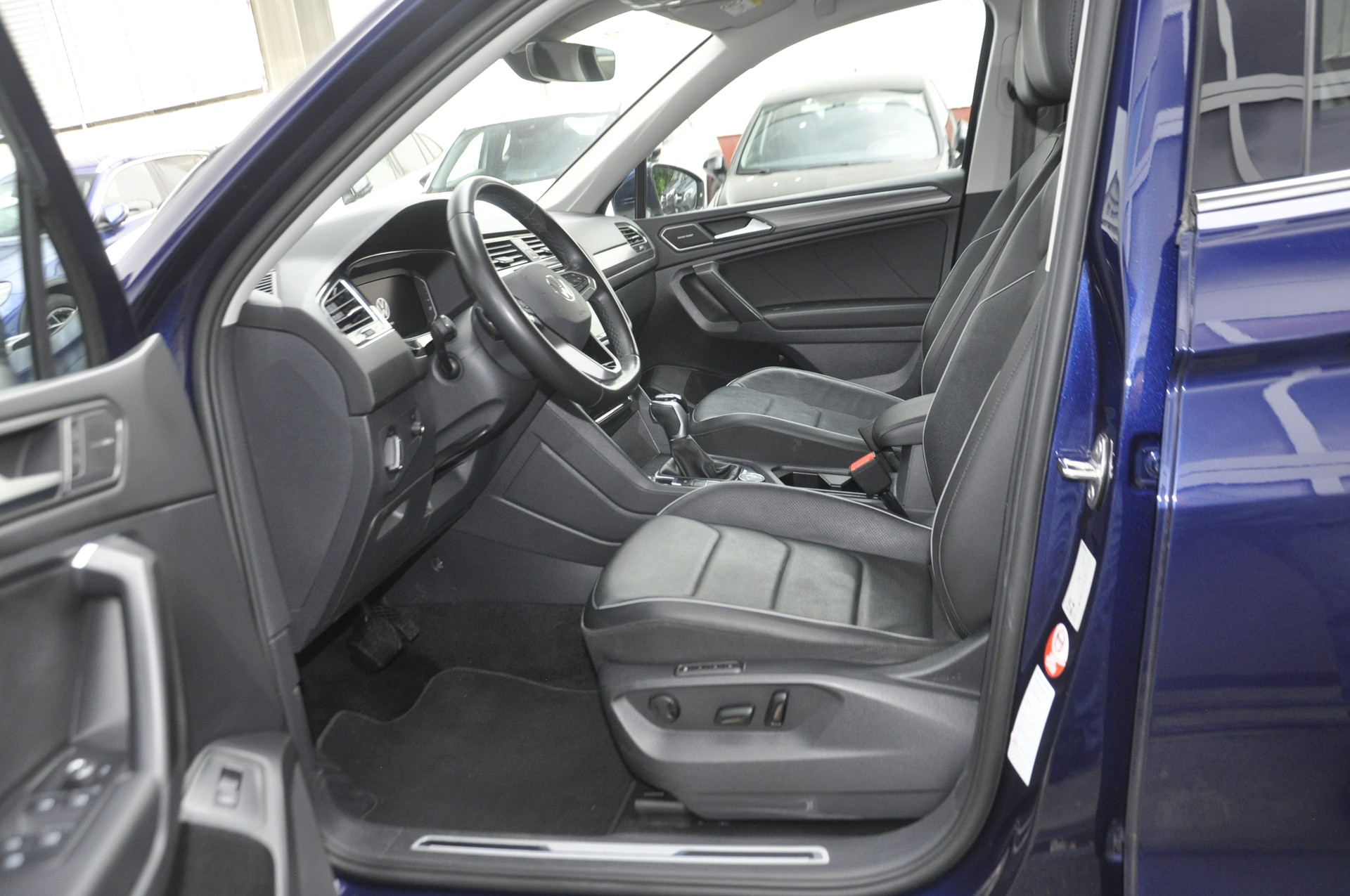 VW Tiguan Allspace 2.0 TDI SCR Life 4Motion DSG I 7 Plätze-image-4