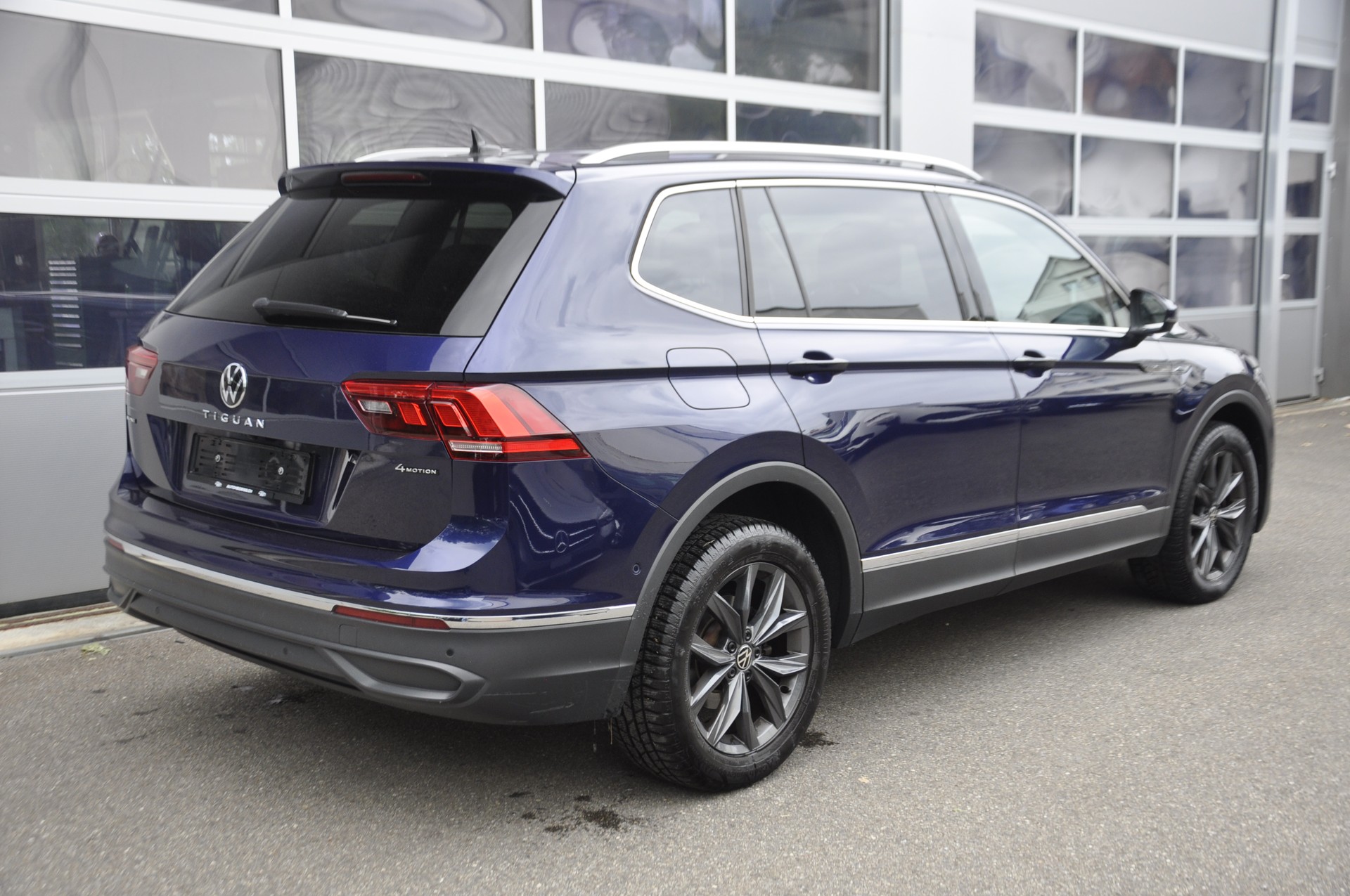 VW Tiguan Allspace 2.0 TDI SCR Life 4Motion DSG I 7 Plätze-image-2