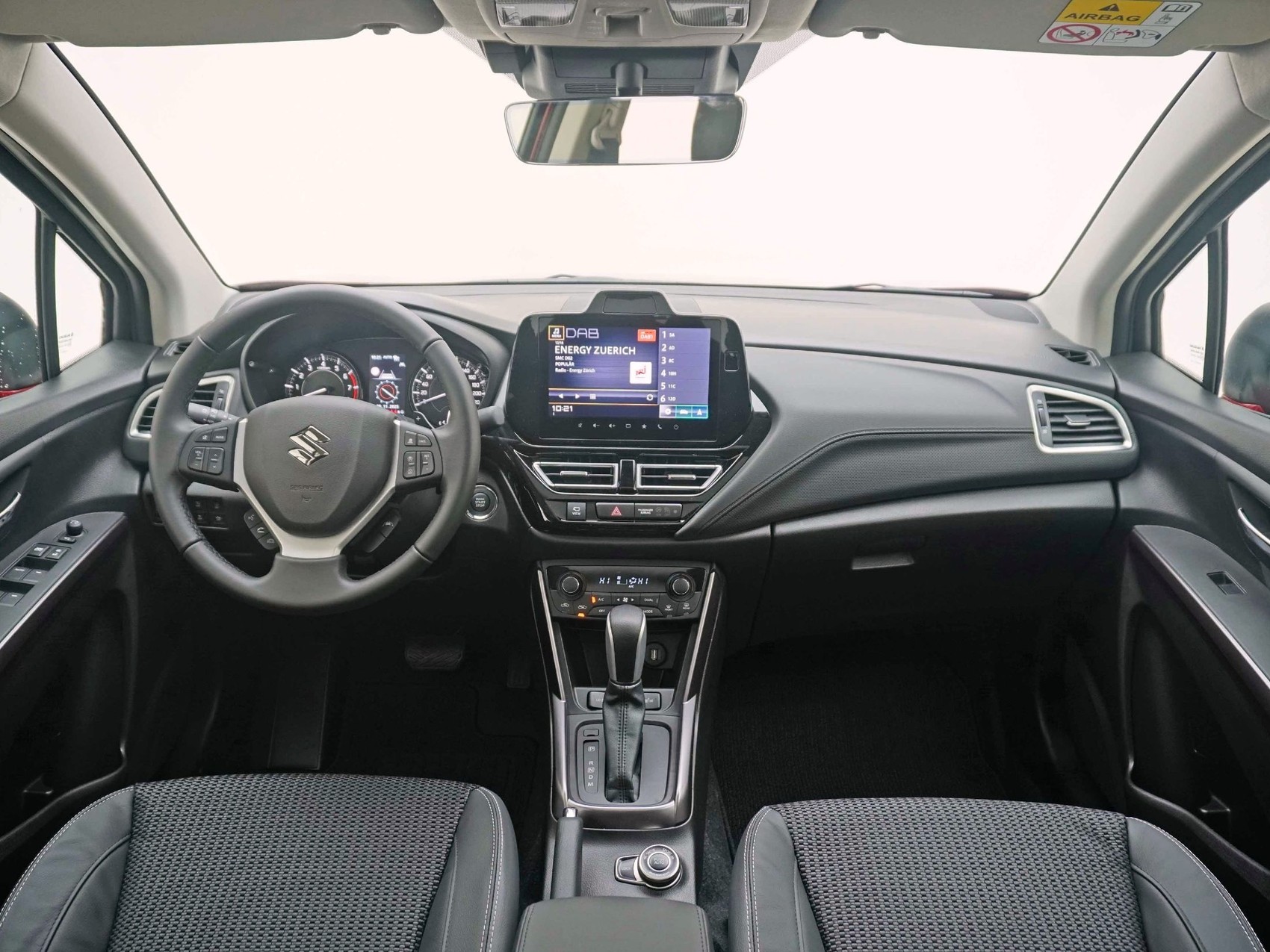 SUZUKI S-Cross 1.4 T Compact Top Hybrid 4x4-image-8