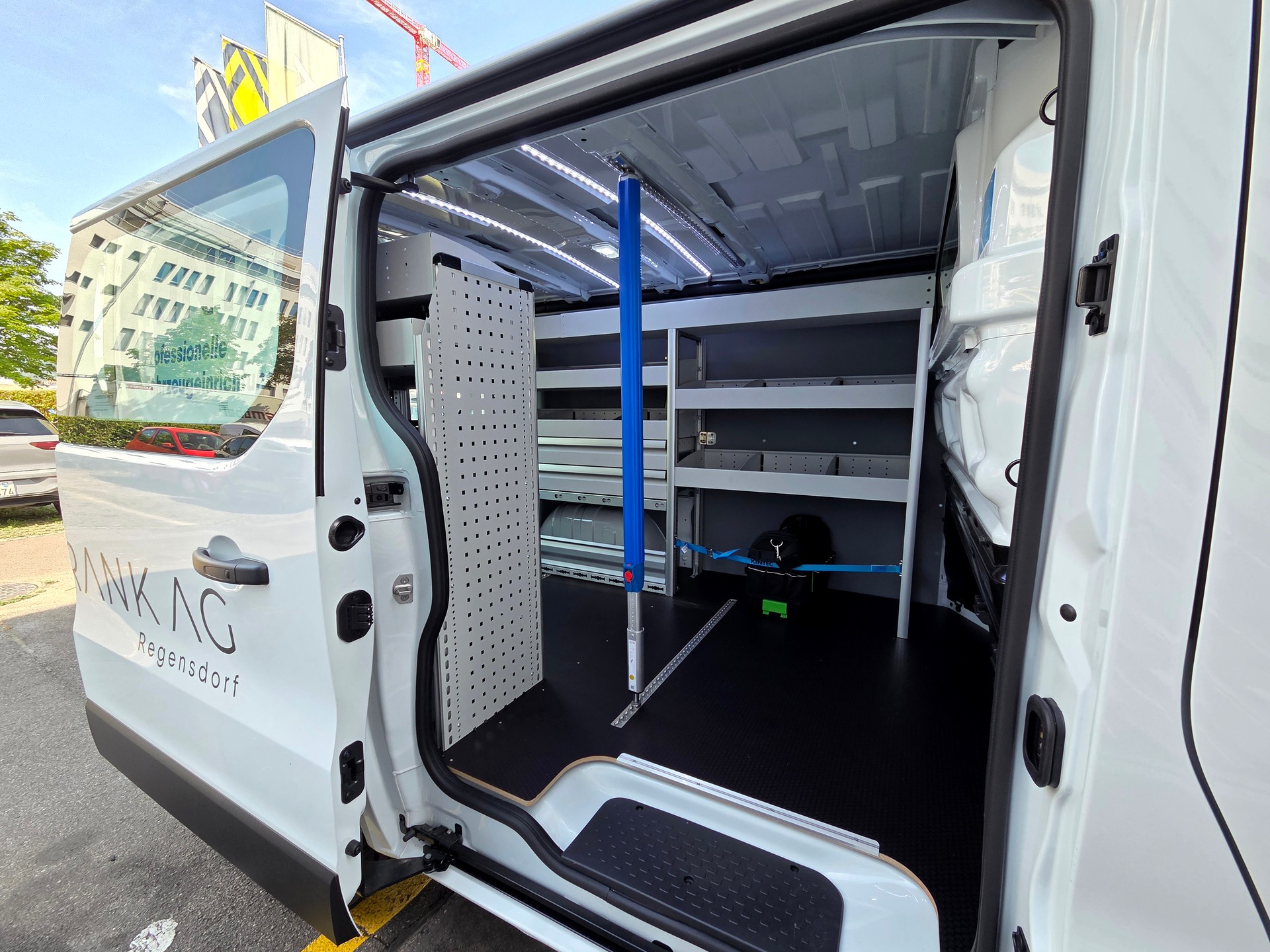 RENAULT Trafic Kaw. 3.0 t L1 H1 2.0 dCi Blue 130 Advance-image-7