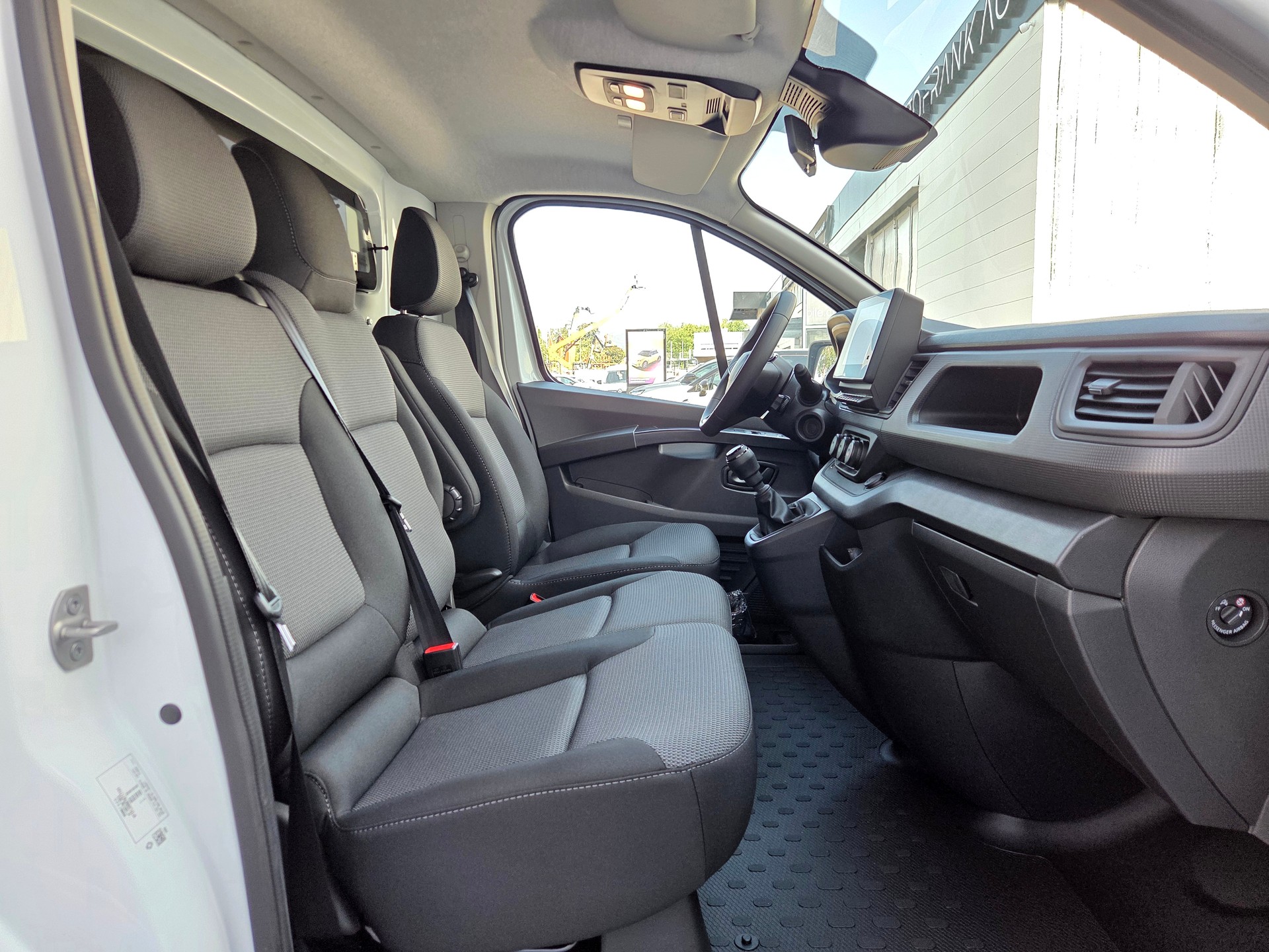RENAULT Trafic Kaw. 3.0 t L1 H1 2.0 dCi Blue 130 Advance-image-12