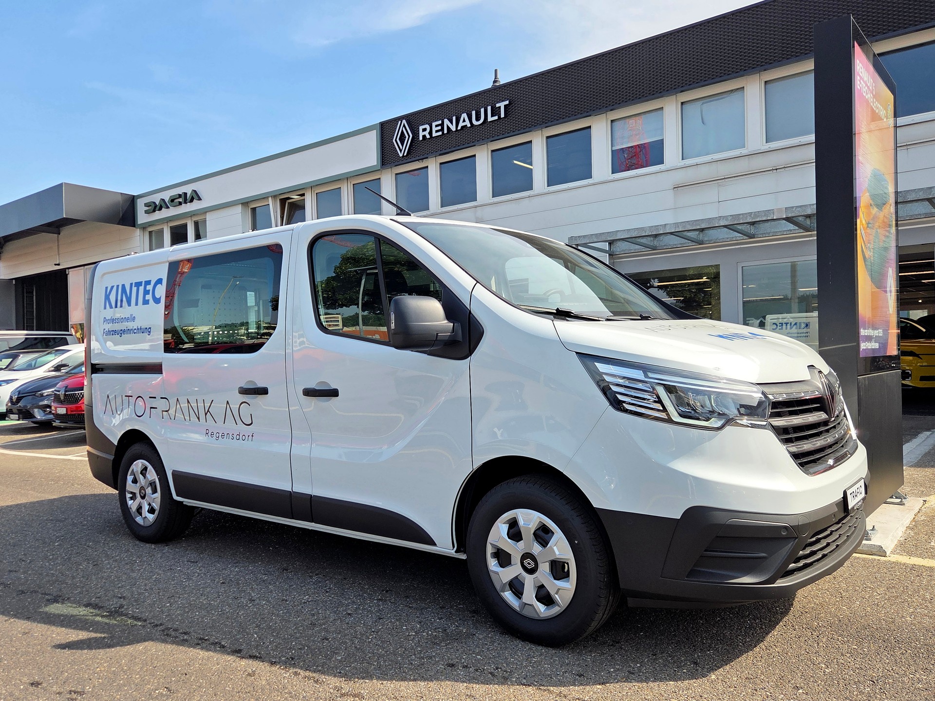 RENAULT Trafic Kaw. 3.0 t L1 H1 2.0 dCi Blue 130 Advance-image-16