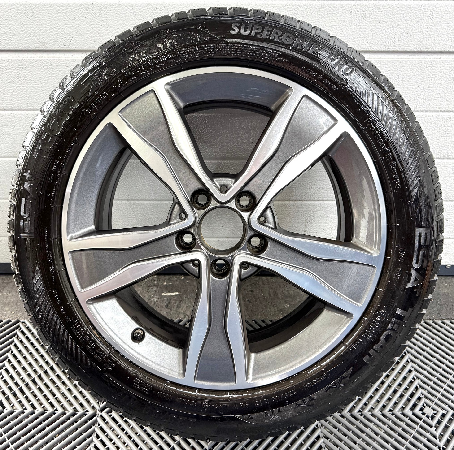 MERCEDES-BENZ C 250 d Swiss Star AMG Line 4Matic 9G-Tronic-image-18