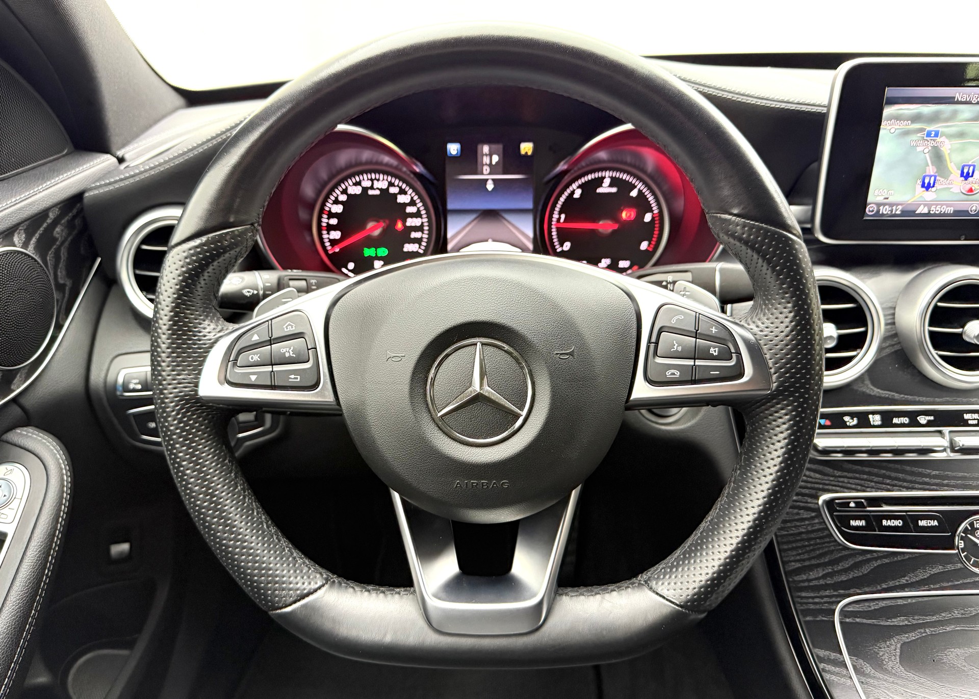 MERCEDES-BENZ C 250 d Swiss Star AMG Line 4Matic 9G-Tronic-image-8