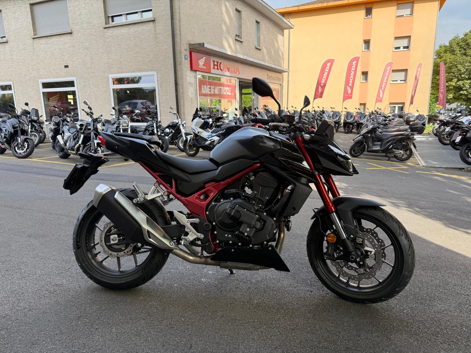 HONDA CB750 Hornet E-Clutch (35kW)-image-3