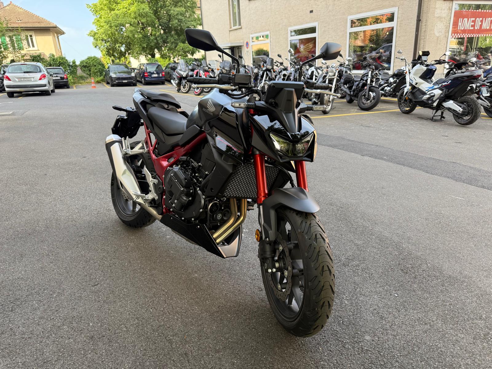 HONDA CB750 Hornet E-Clutch (35kW)-image-1