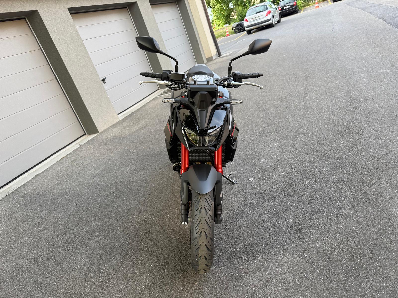 HONDA CB750 Hornet E-Clutch (35kW)-image-6