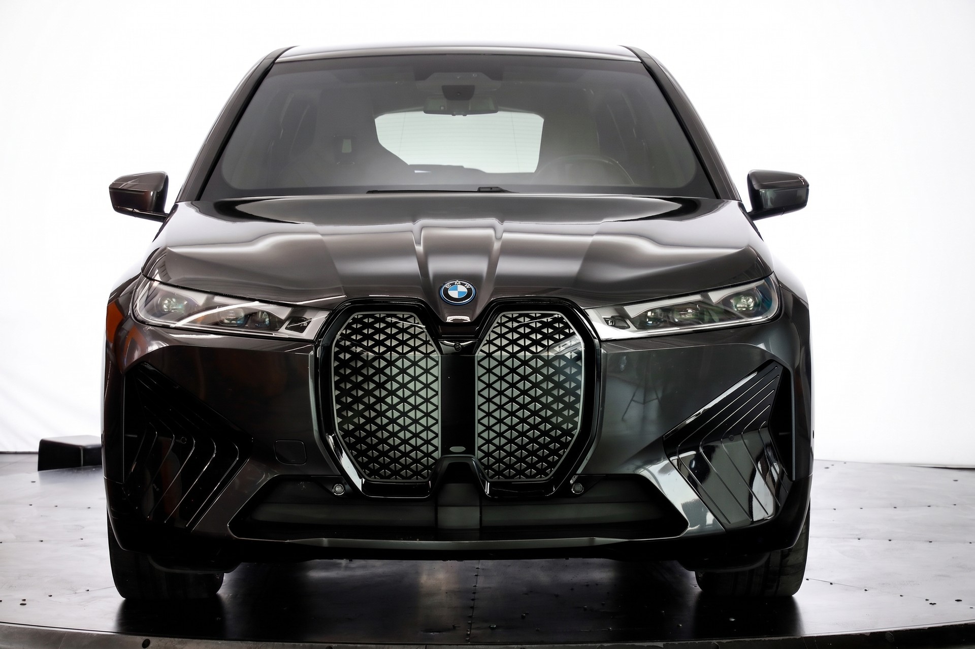 BMW iX xDrive50-showroom-element-1