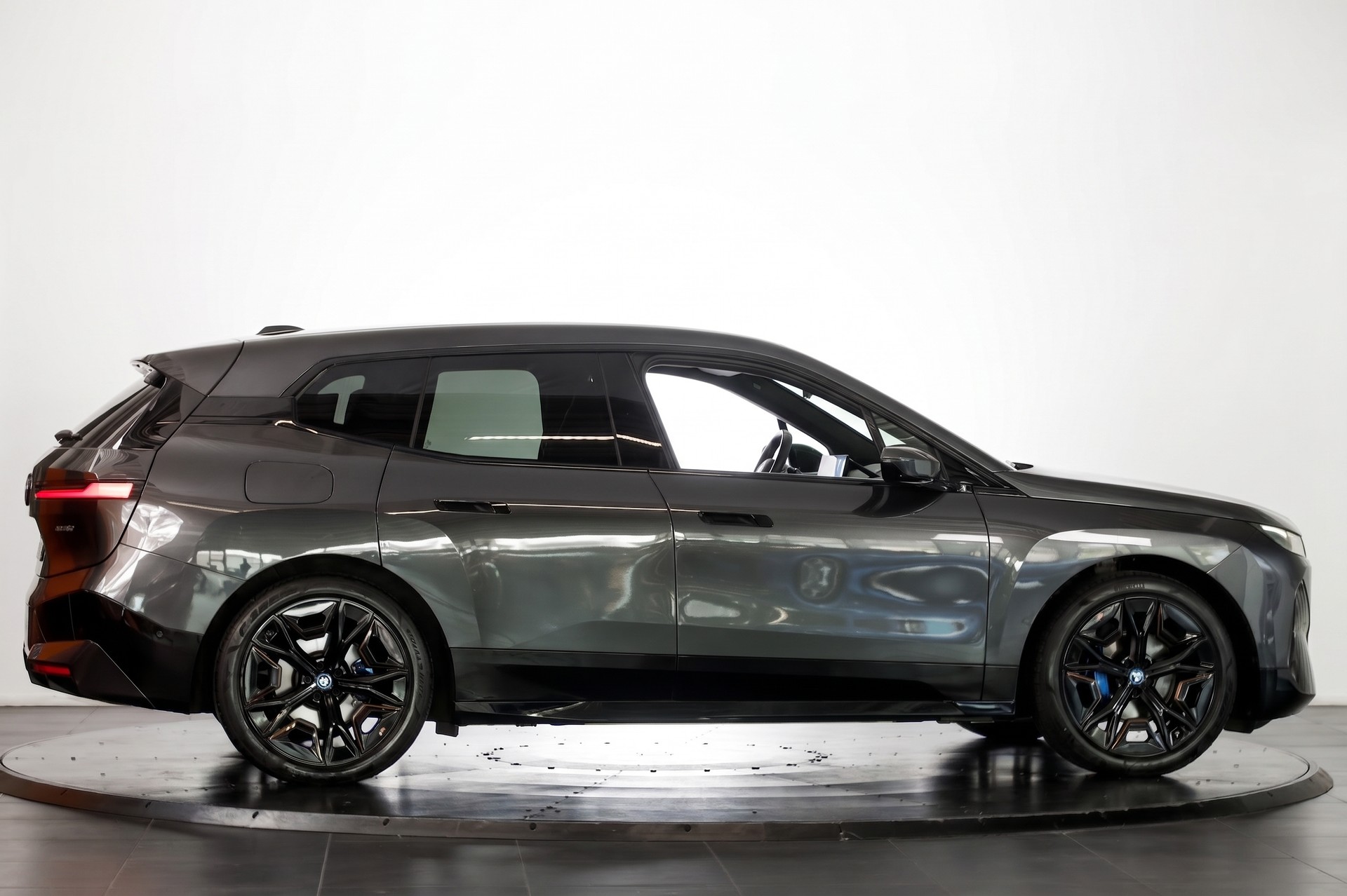 BMW iX xDrive50-image-5