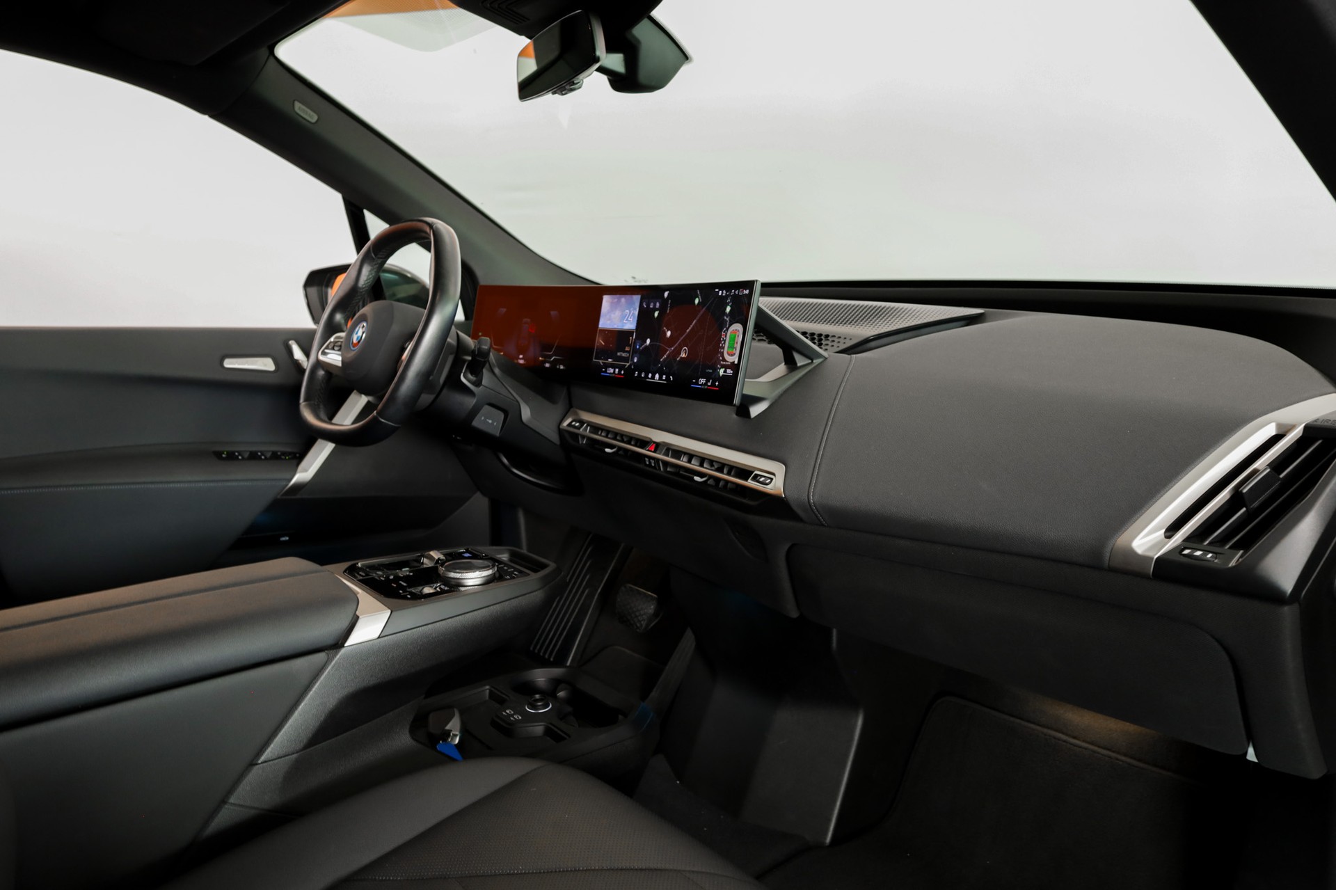 BMW iX xDrive50-showroom-element-3