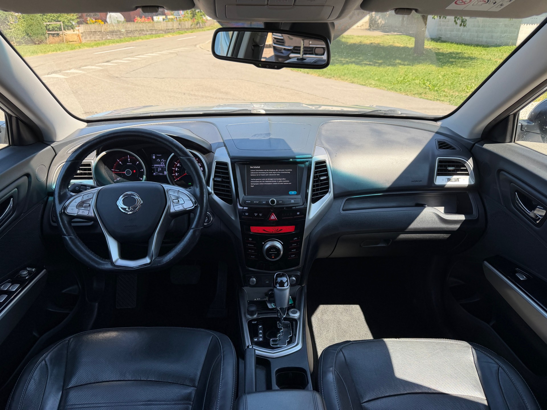 KGM-SsangYong Tivoli 1.6 eXDi Sapphire 4WD Automatic-image-6