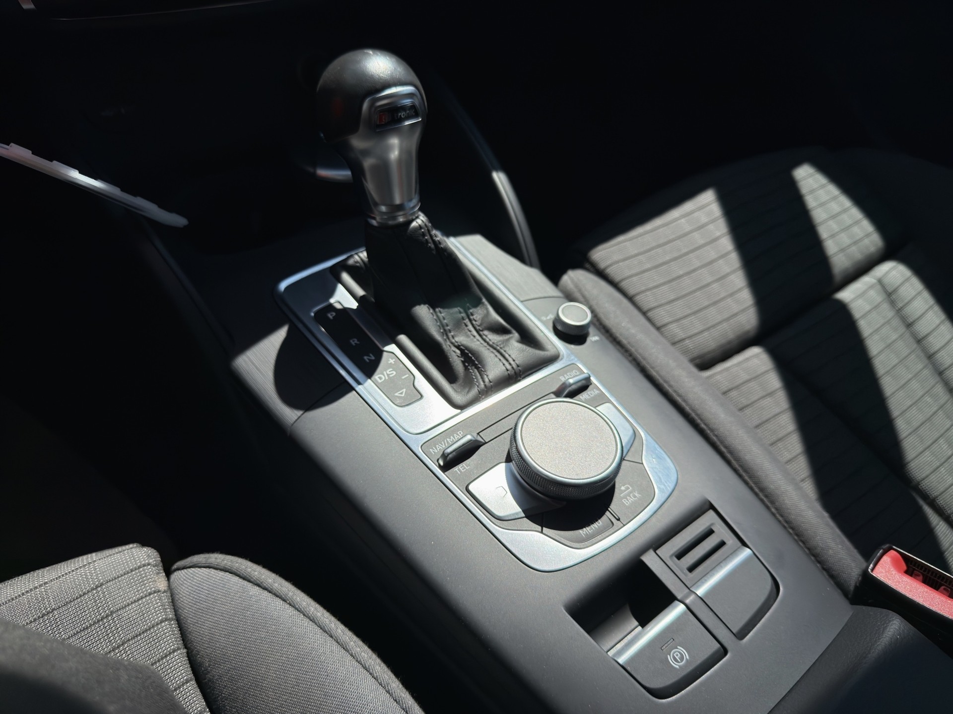 AUDI A3 Sportback 2.0 TDI Sport S-tronic quattro S Line-image-15
