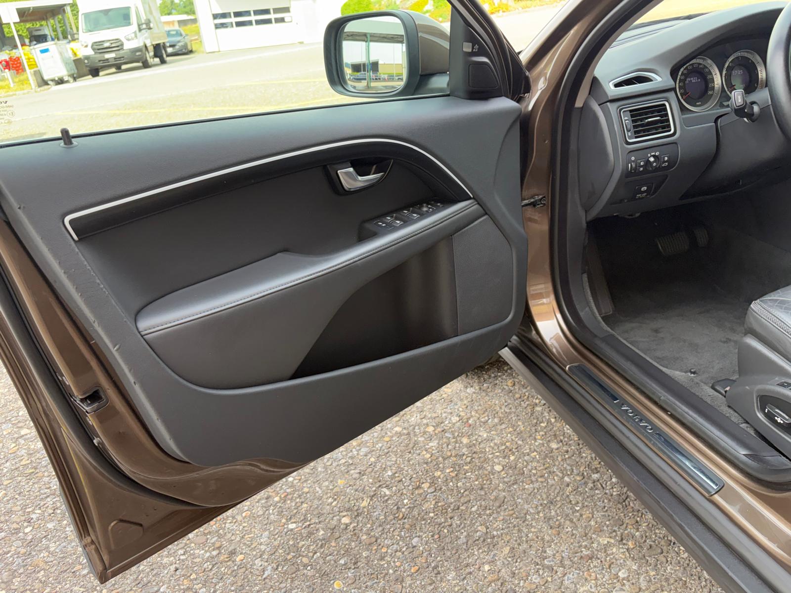 VOLVO XC70 D5 AWD Summum Geartronic MFK 05.2025-image-4
