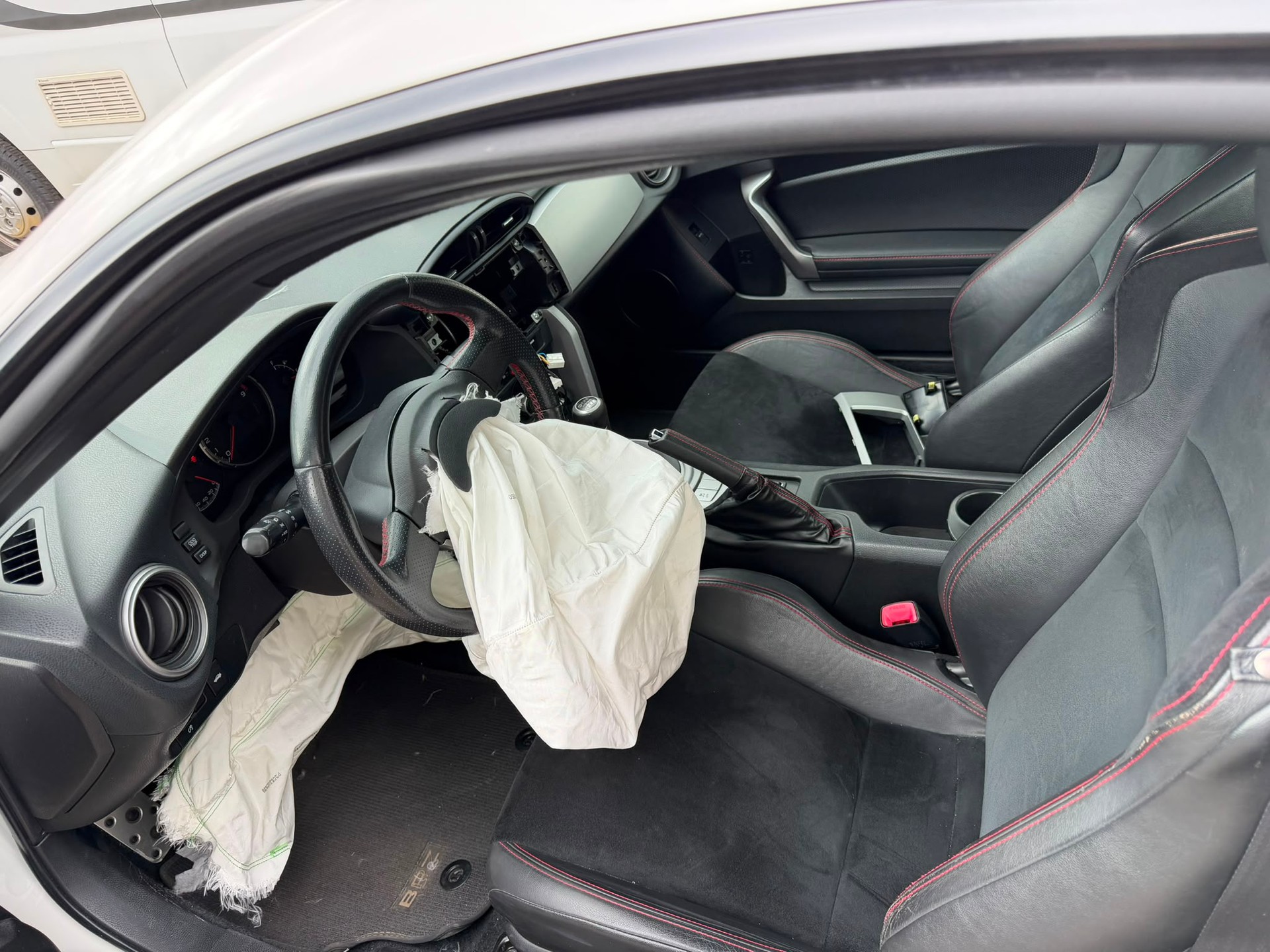 SUBARU BRZ 2.0R-showroom-element-2