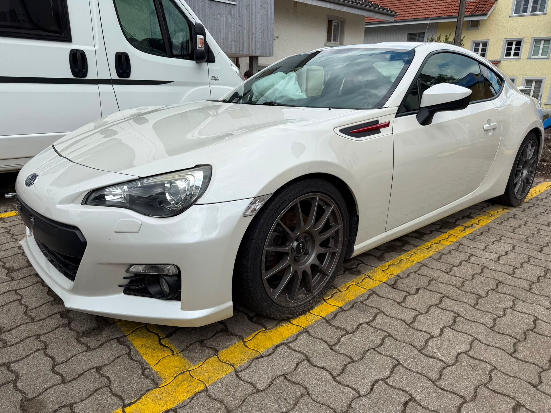 SUBARU BRZ 2.0R-showroom-element-3