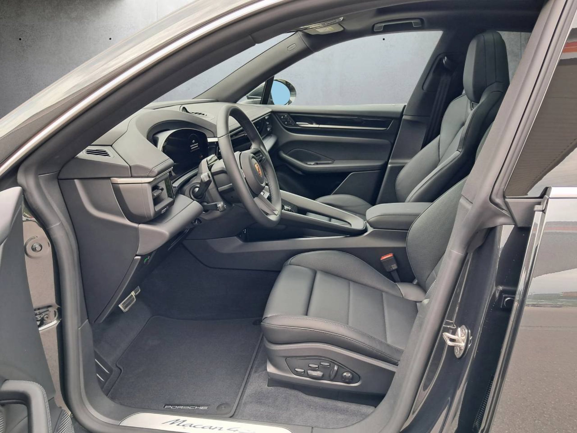PORSCHE Macan 4S-showroom-element-3
