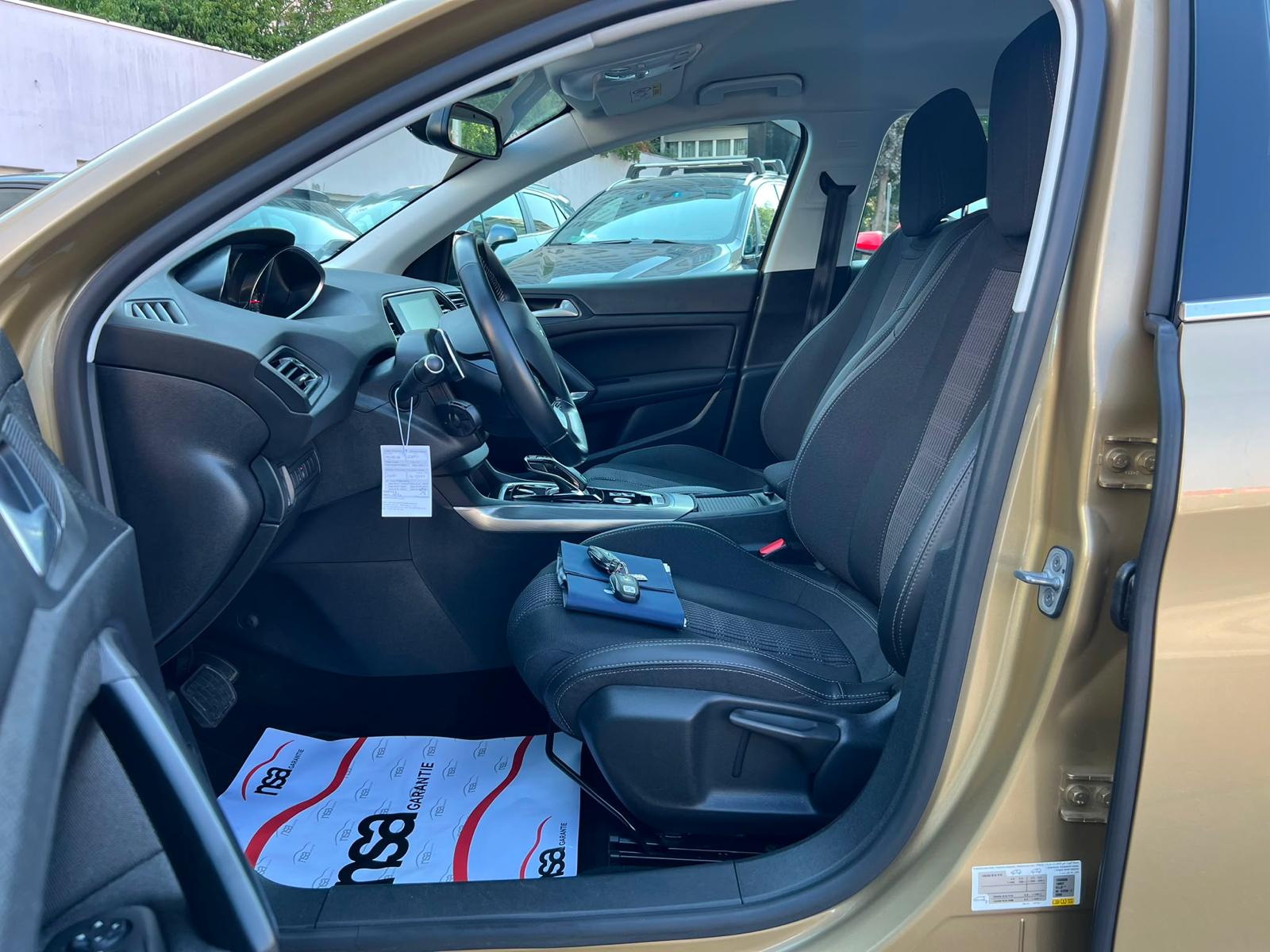 PEUGEOT 308 1.2 Pure Tech Style EAT8-image-6