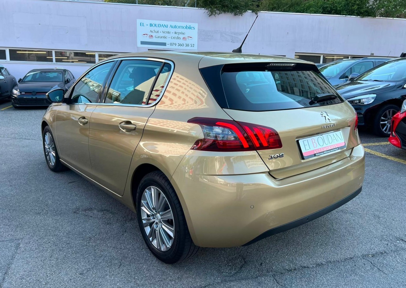PEUGEOT 308 1.2 Pure Tech Style EAT8-image-5