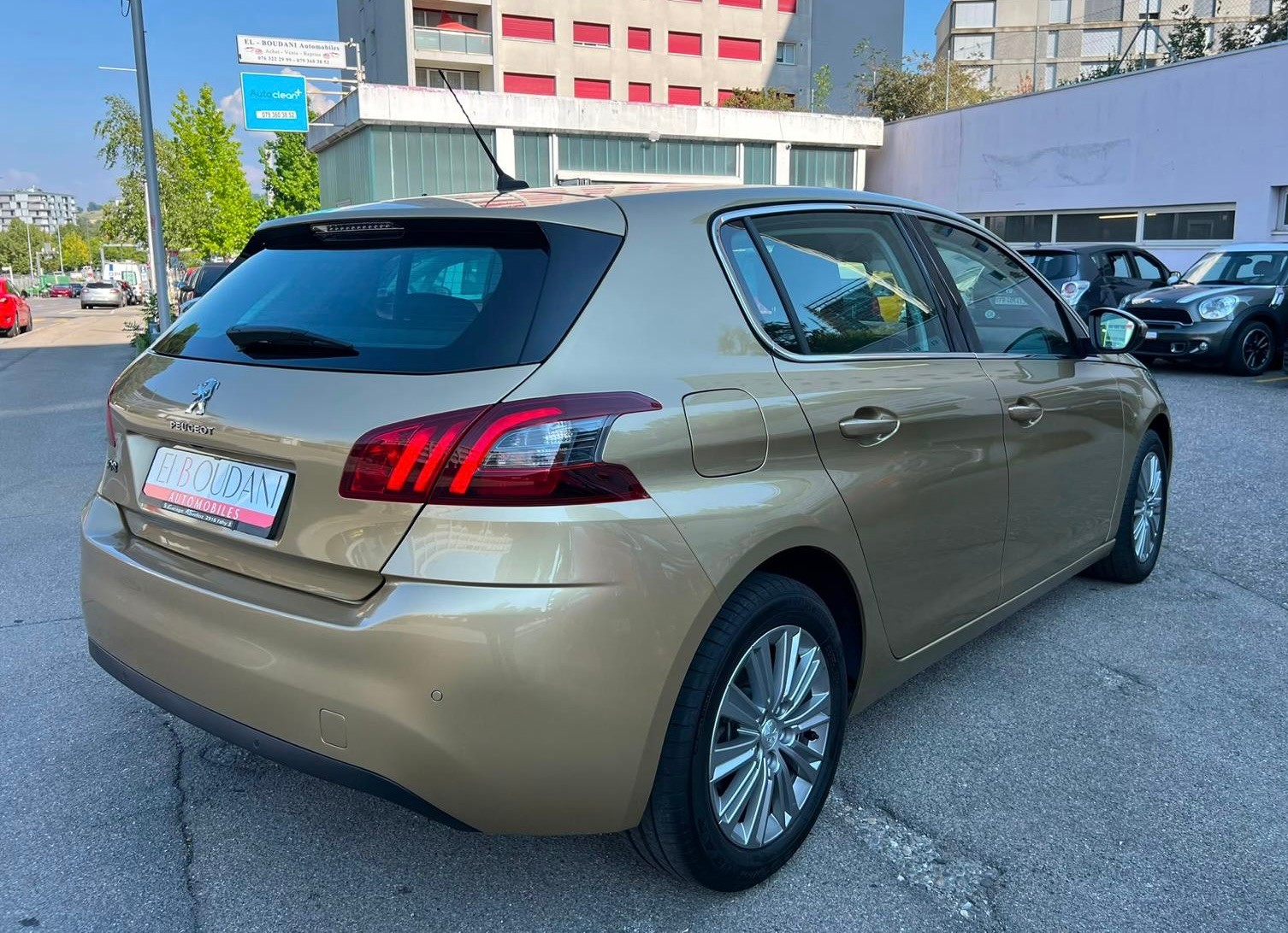 PEUGEOT 308 1.2 Pure Tech Style EAT8-image-3