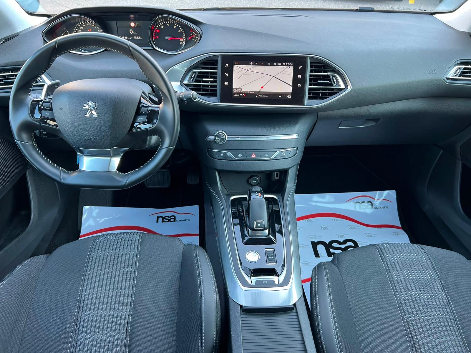 PEUGEOT 308 1.2 Pure Tech Style EAT8-image-8
